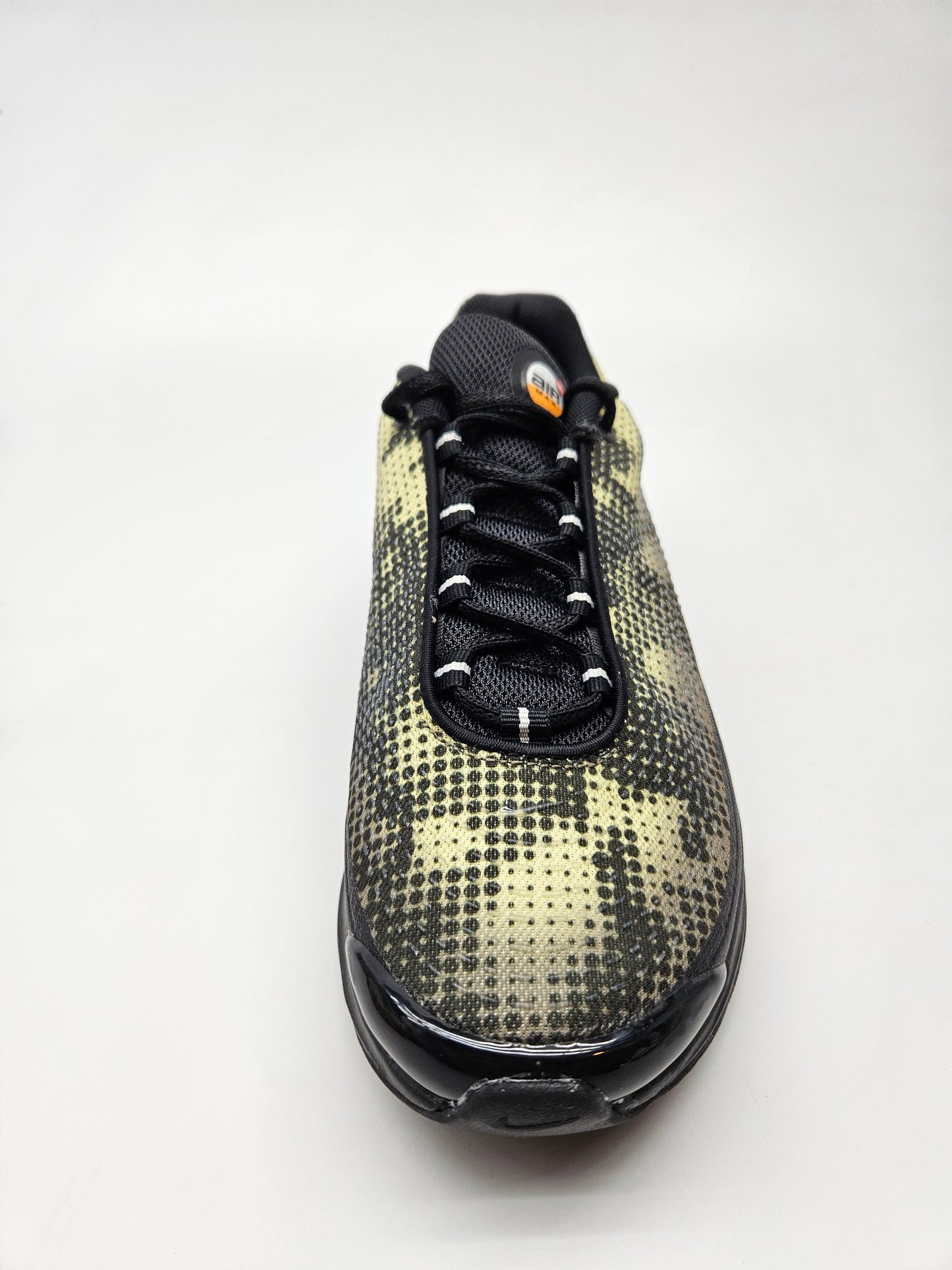 NIKE AIRMAX NOVI ORIGINAL PATIKI BR 40