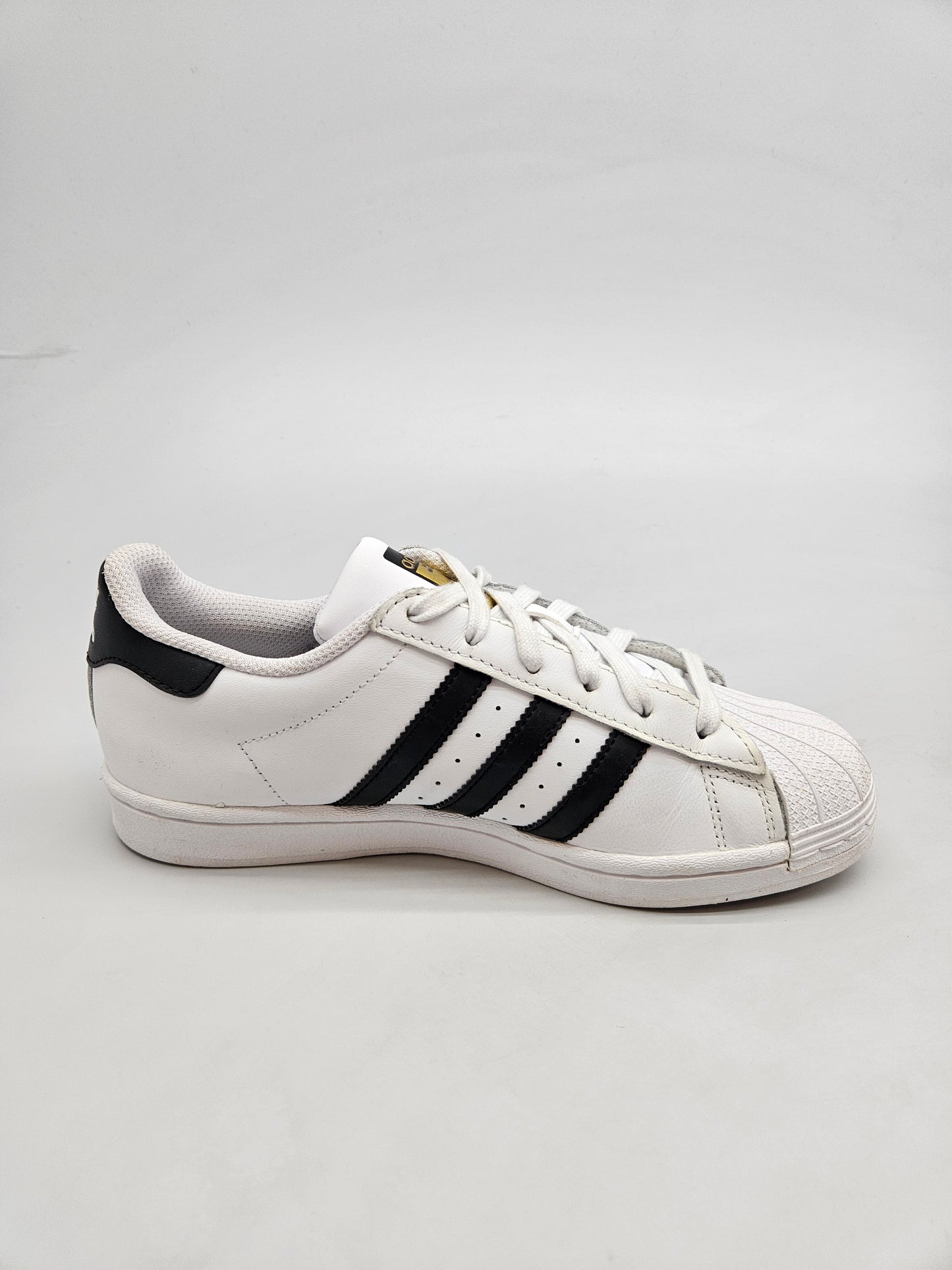 ADIDAS SUPERSTAR NOVI ORIGINAL PATIKI BR 38.5
