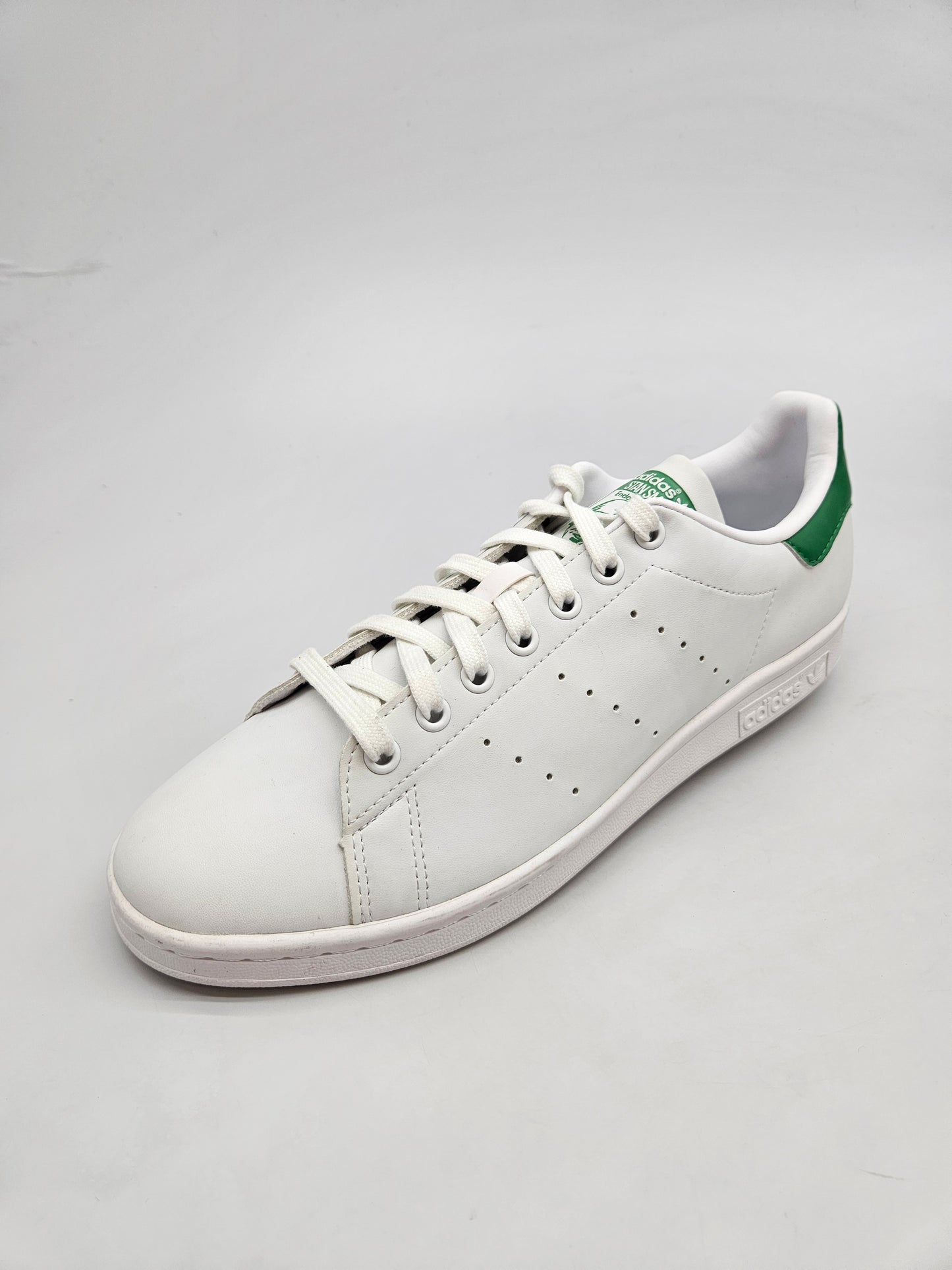 ADIDAS NOVI ORIGINAL PATIKI BR 43