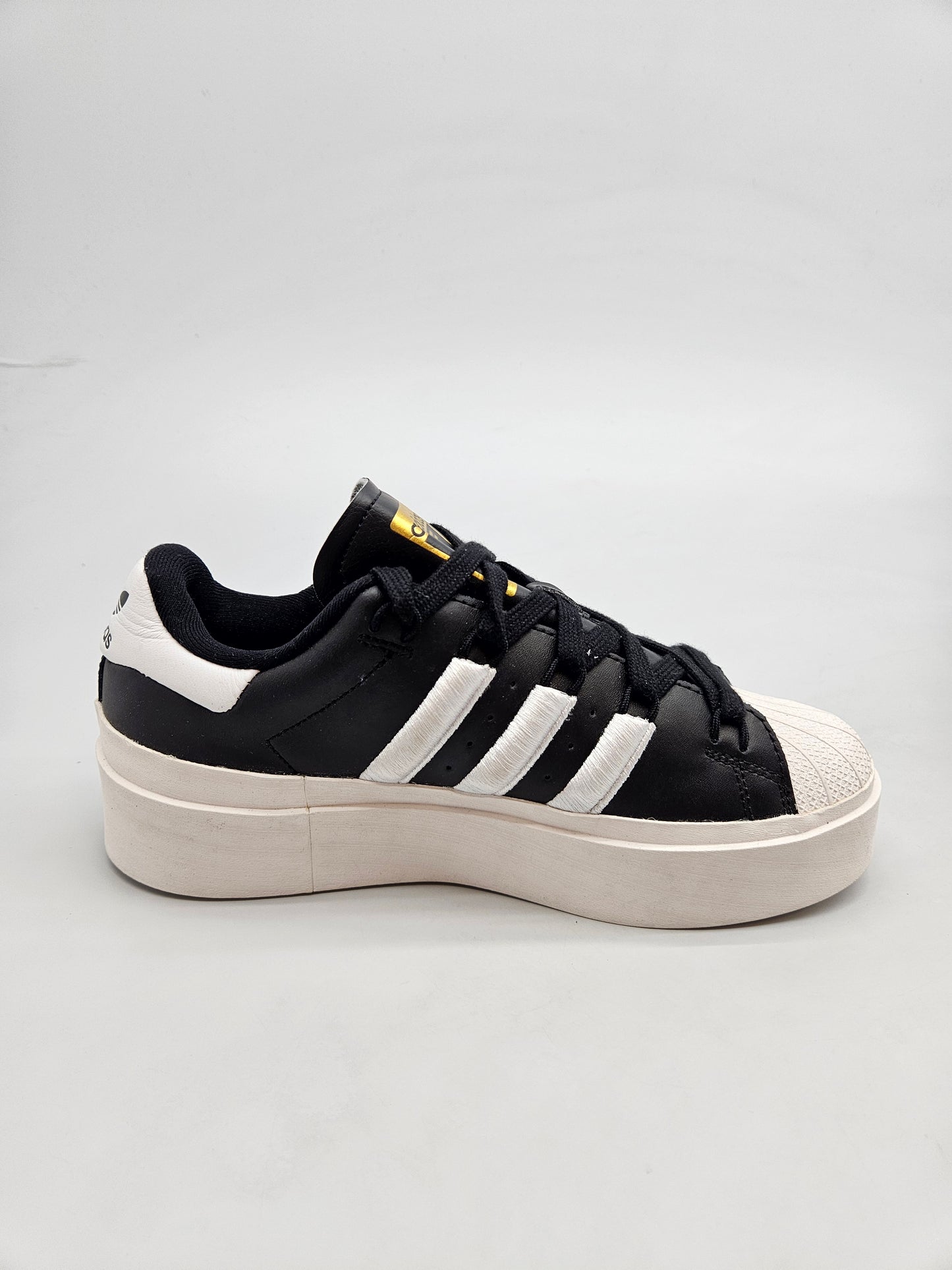 ADIDAS NOVI ORIGINAL PATIKI BR 38.5