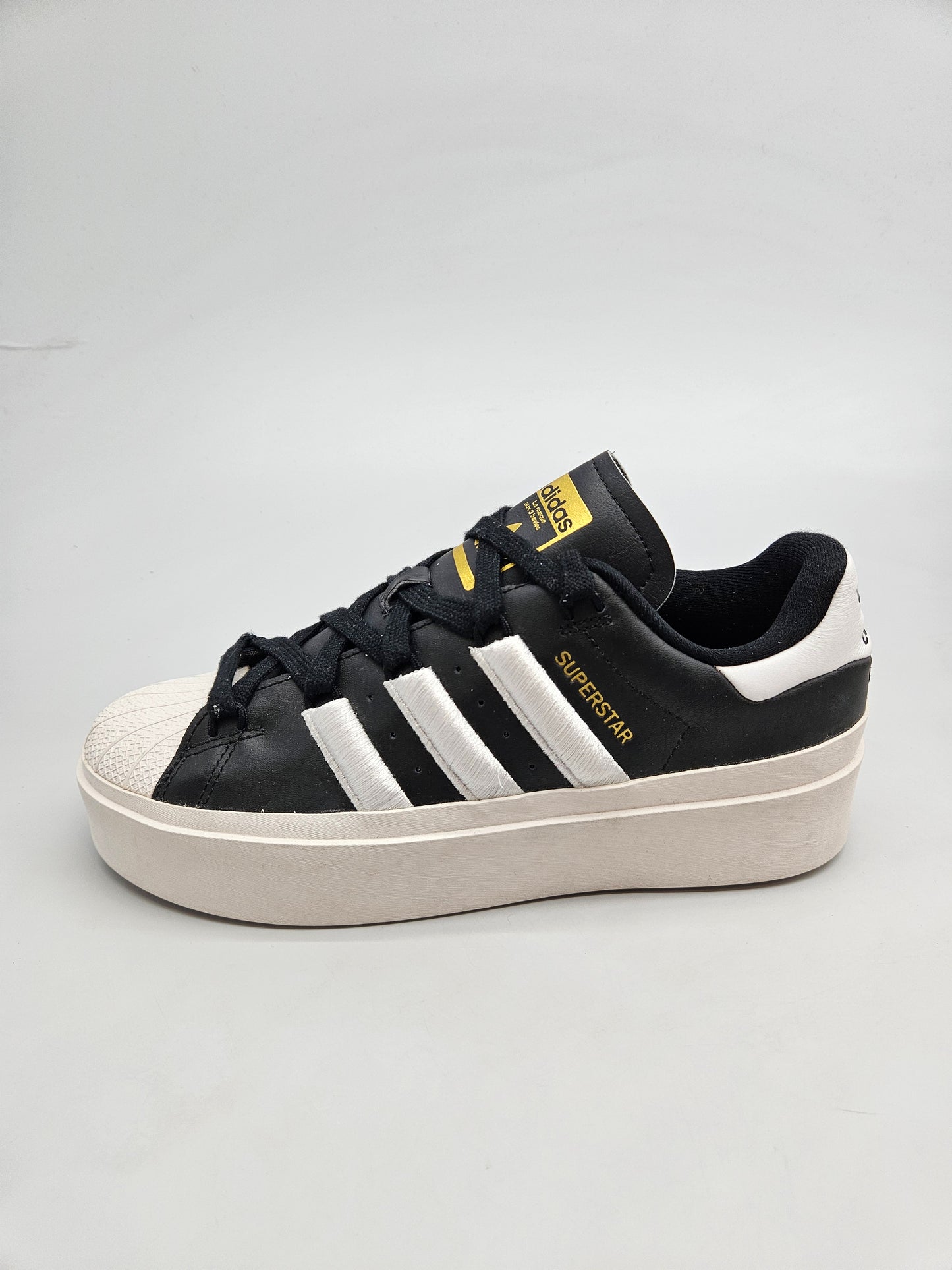 ADIDAS NOVI ORIGINAL PATIKI BR 40