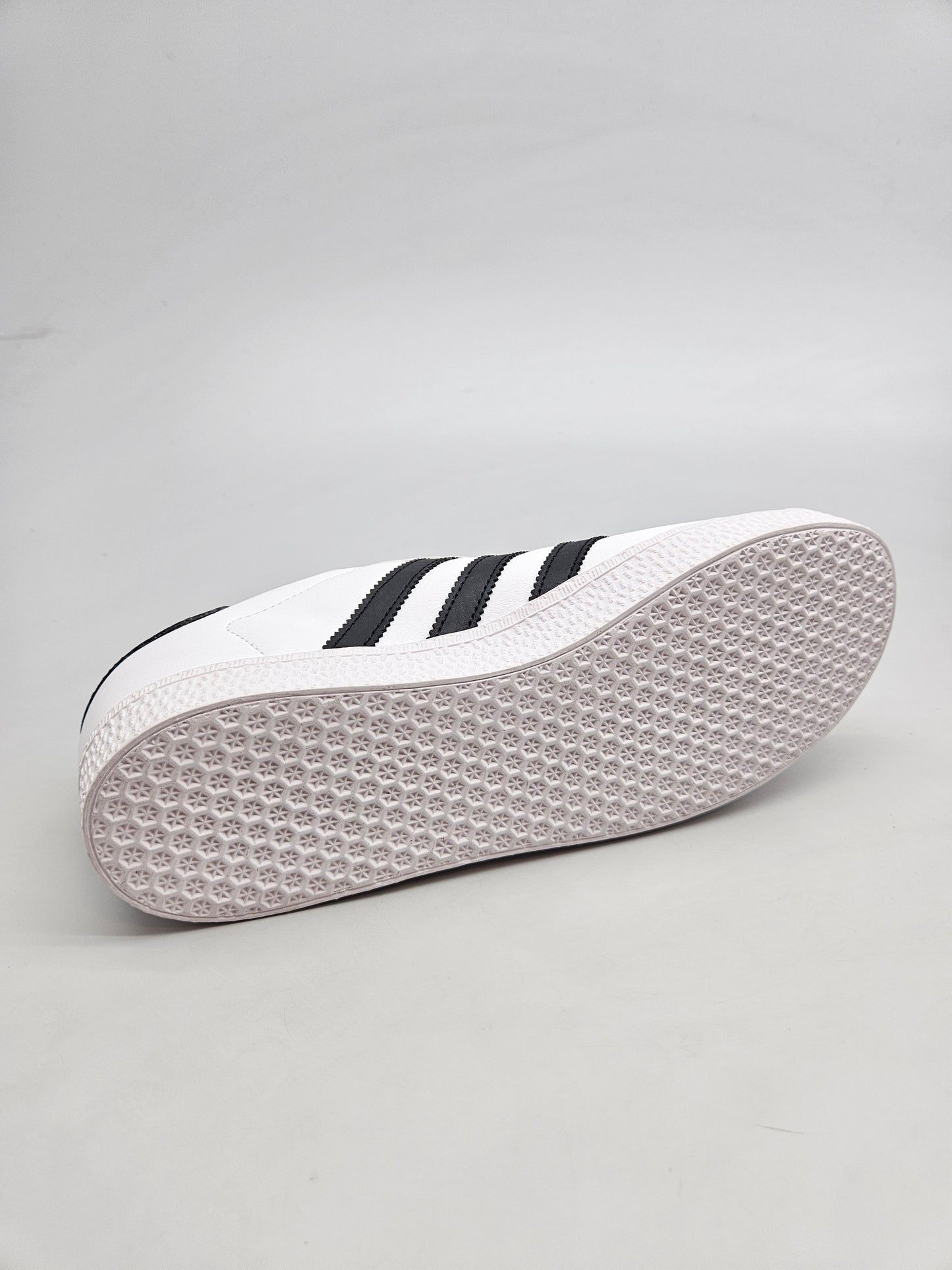 ADIDAS GAZZELE NOVI ORIGINAL PATIKI BR 38