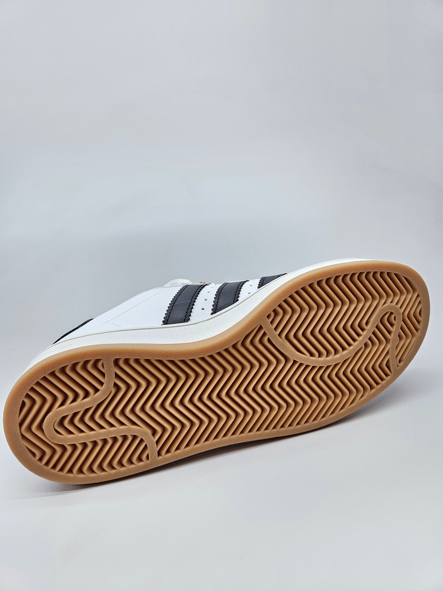ADIDAS NOVI ORIGINAL PATIKI BR 38.5