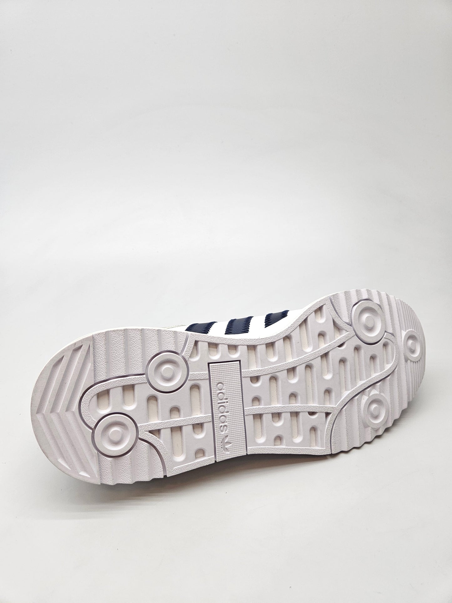 ADIDAS NOVI ORIGINAL PATIKI BR 41