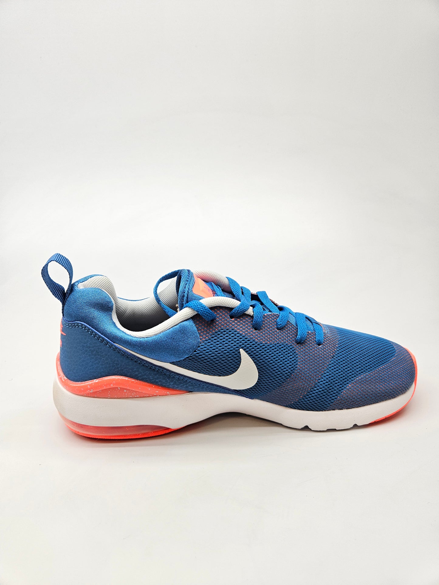 NIKE AIRMAX NOVI ORIGINAL PATIKI BR 38