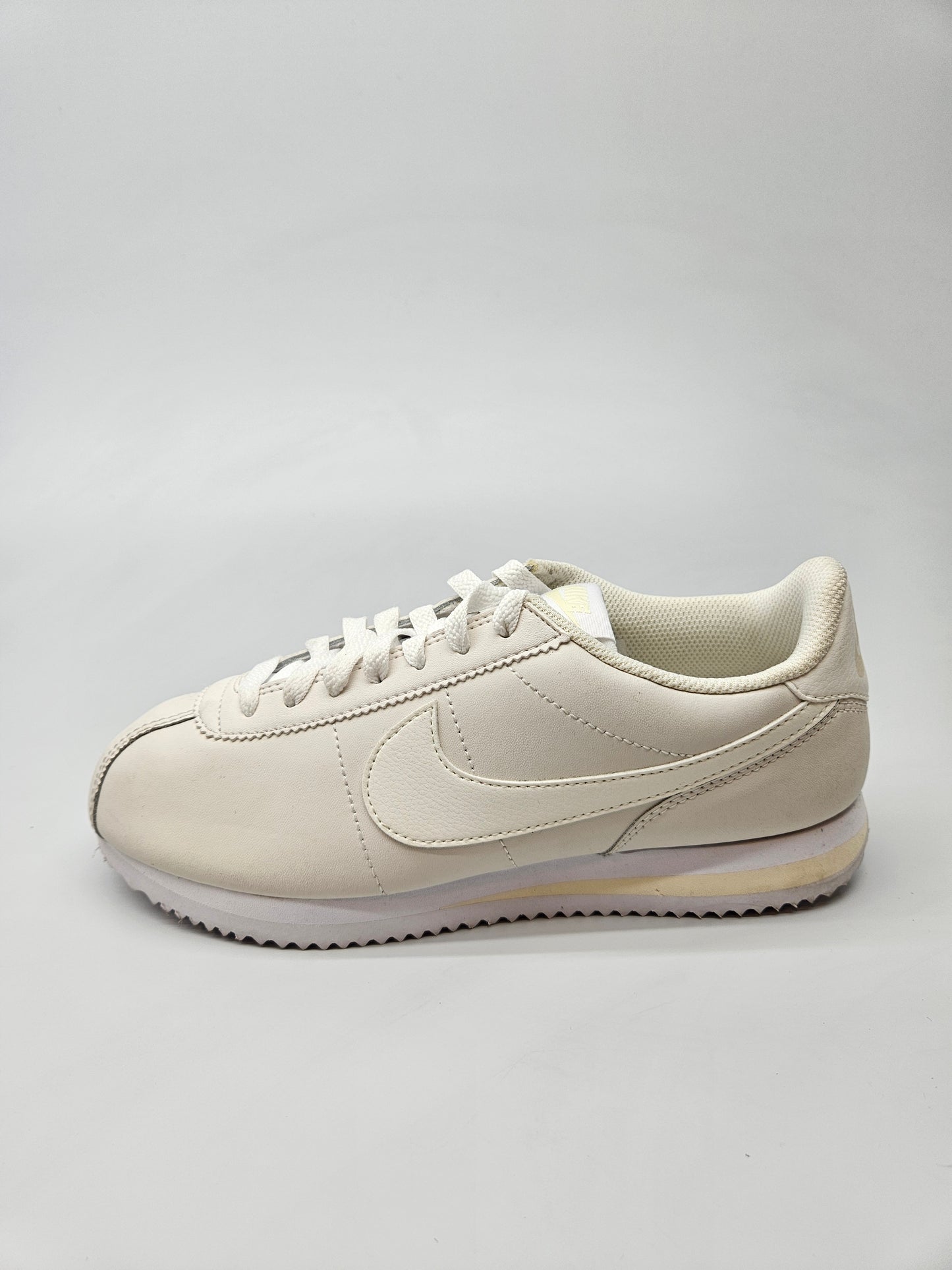 NIKE NOVI ORIGINAL PATIKI BR 38