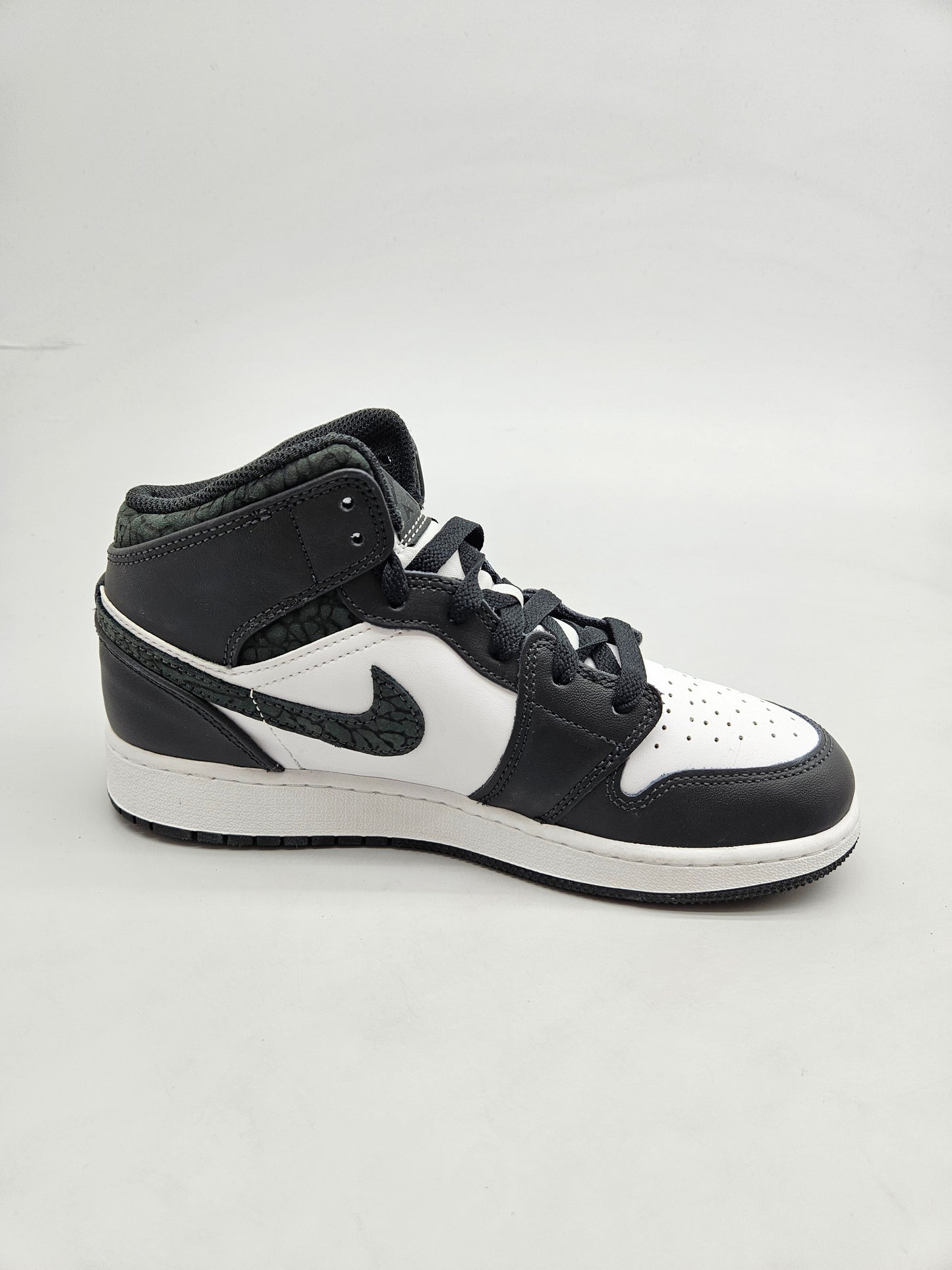 NIKE AIRMAX NOVI ORIGINAL PATIKI BR 38.5