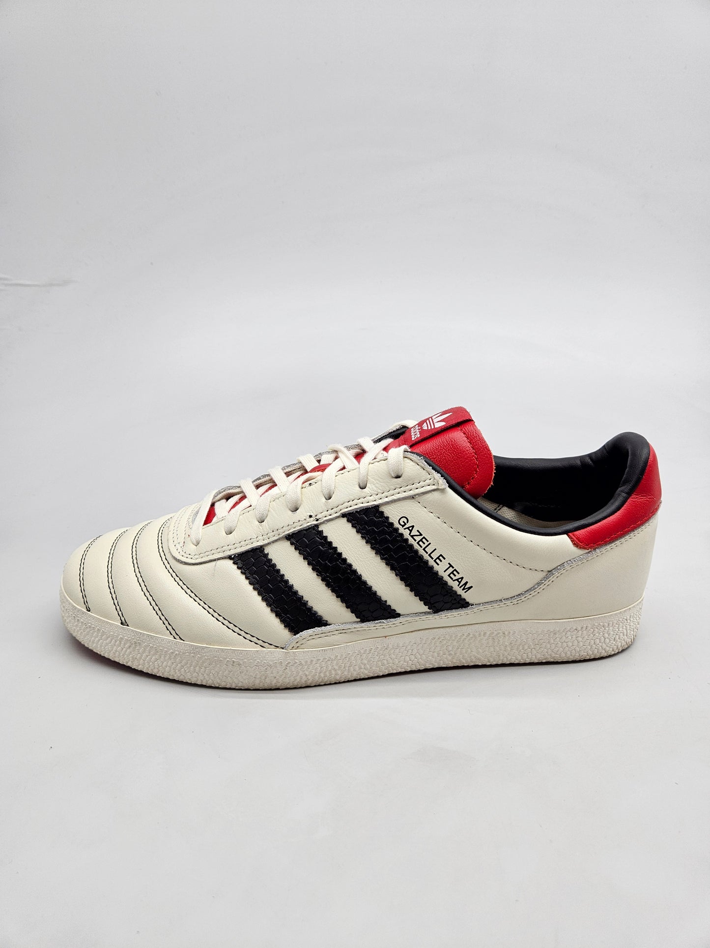 ADIDAS NOVI ORIGINAL PATIKI BR 43