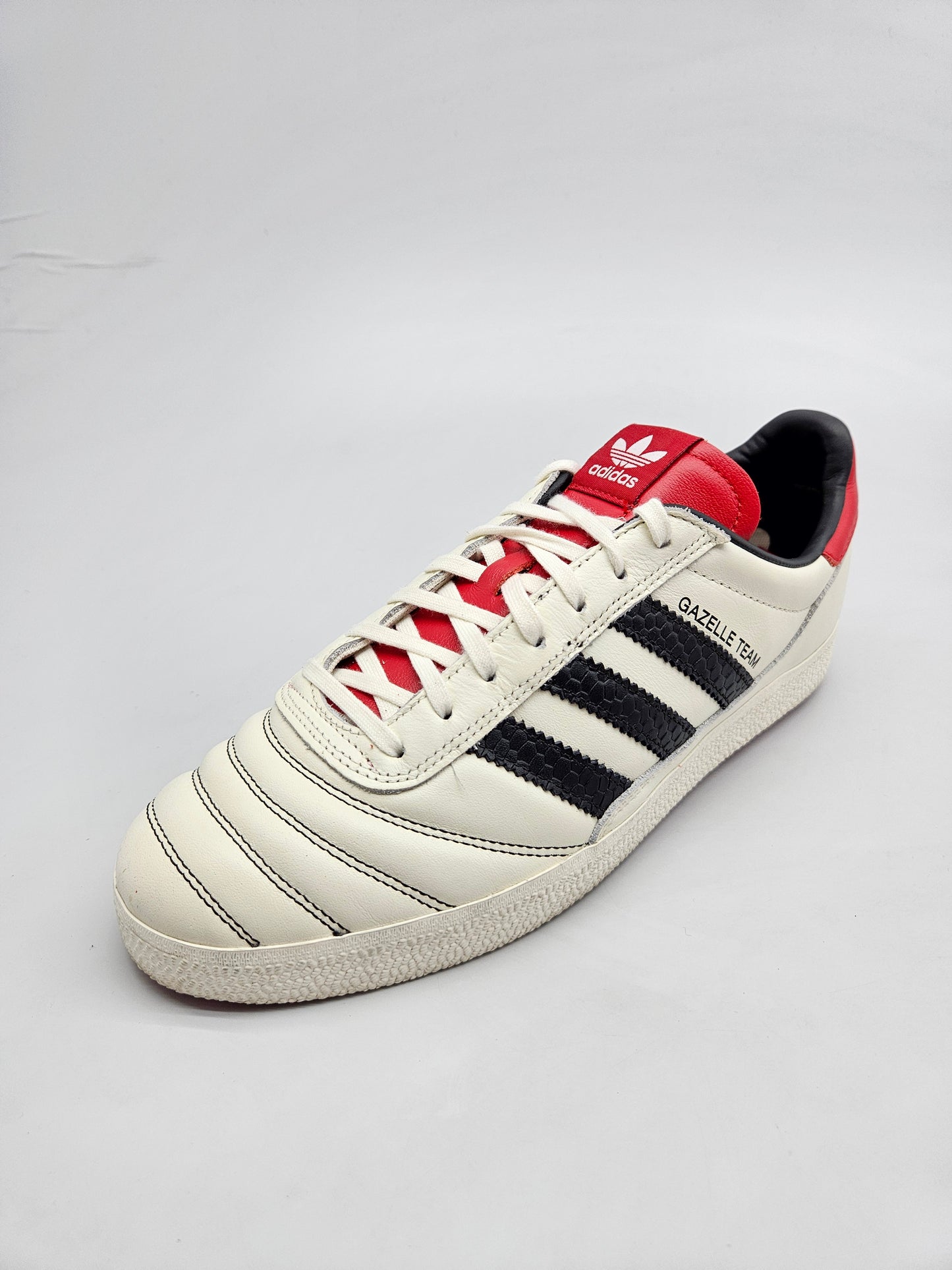 ADIDAS NOVI ORIGINAL PATIKI BR 43