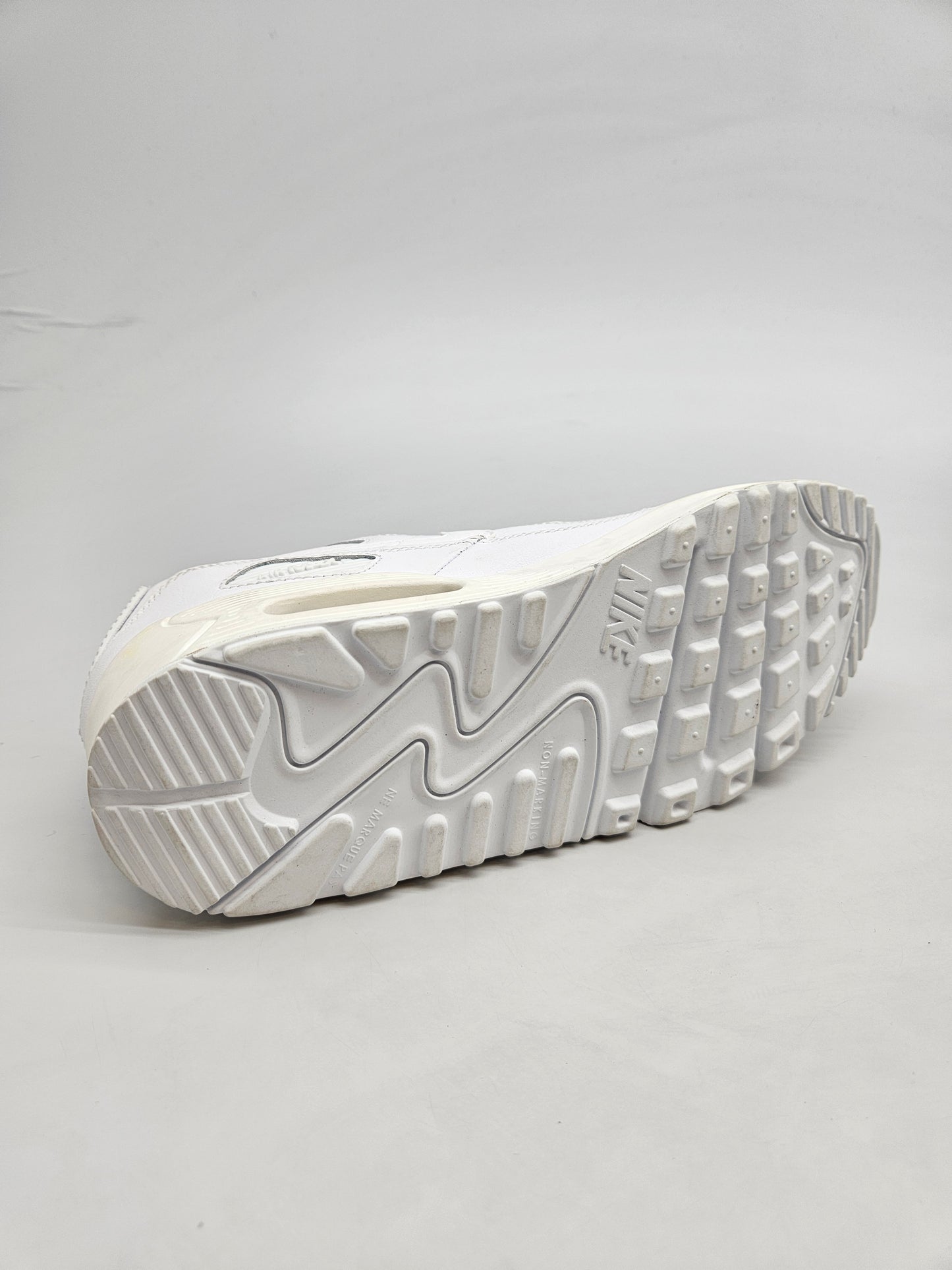 NIKE AIRMAX NOVI ORIGINAL PATIKI BR 39
