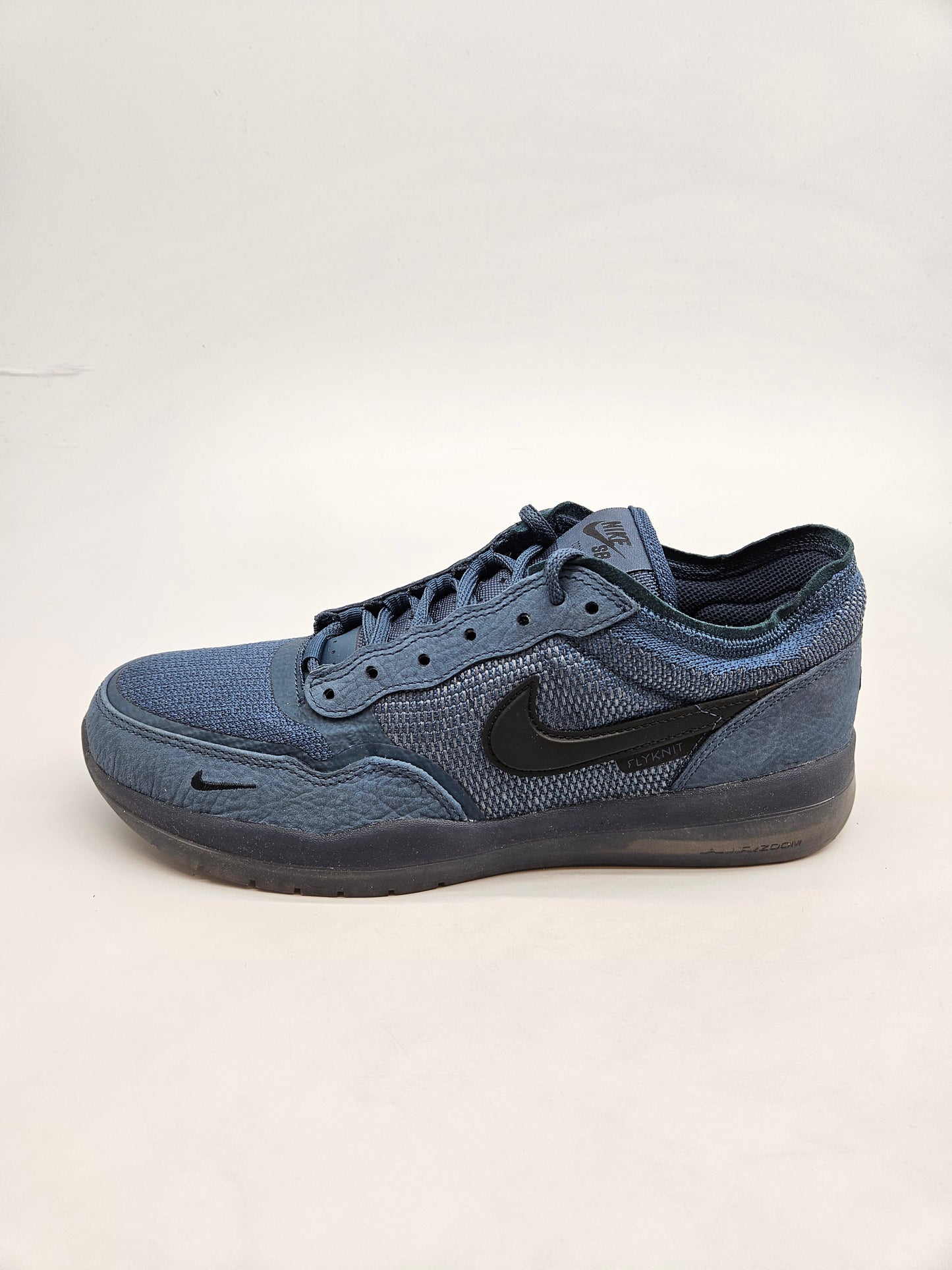 NIKE NOVI ORIGINAL PATIKI BR 42.5