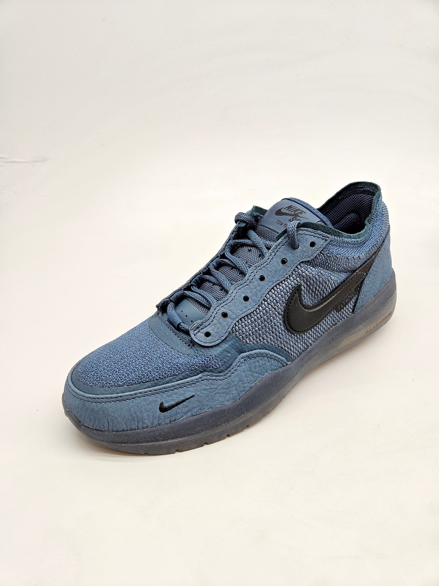 NIKE NOVI ORIGINAL PATIKI BR 42.5