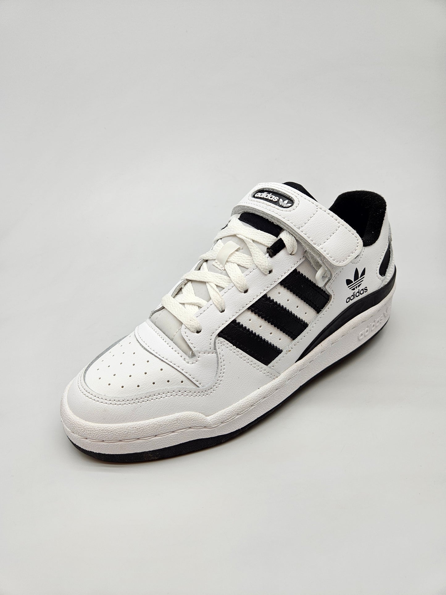 ADIDAS NOVI ORIGINAL PATIKI BR 41