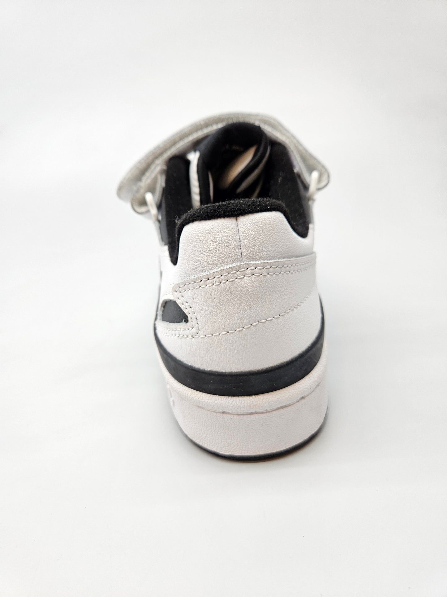 ADIDAS NOVI ORIGINAL PATIKI BR 41