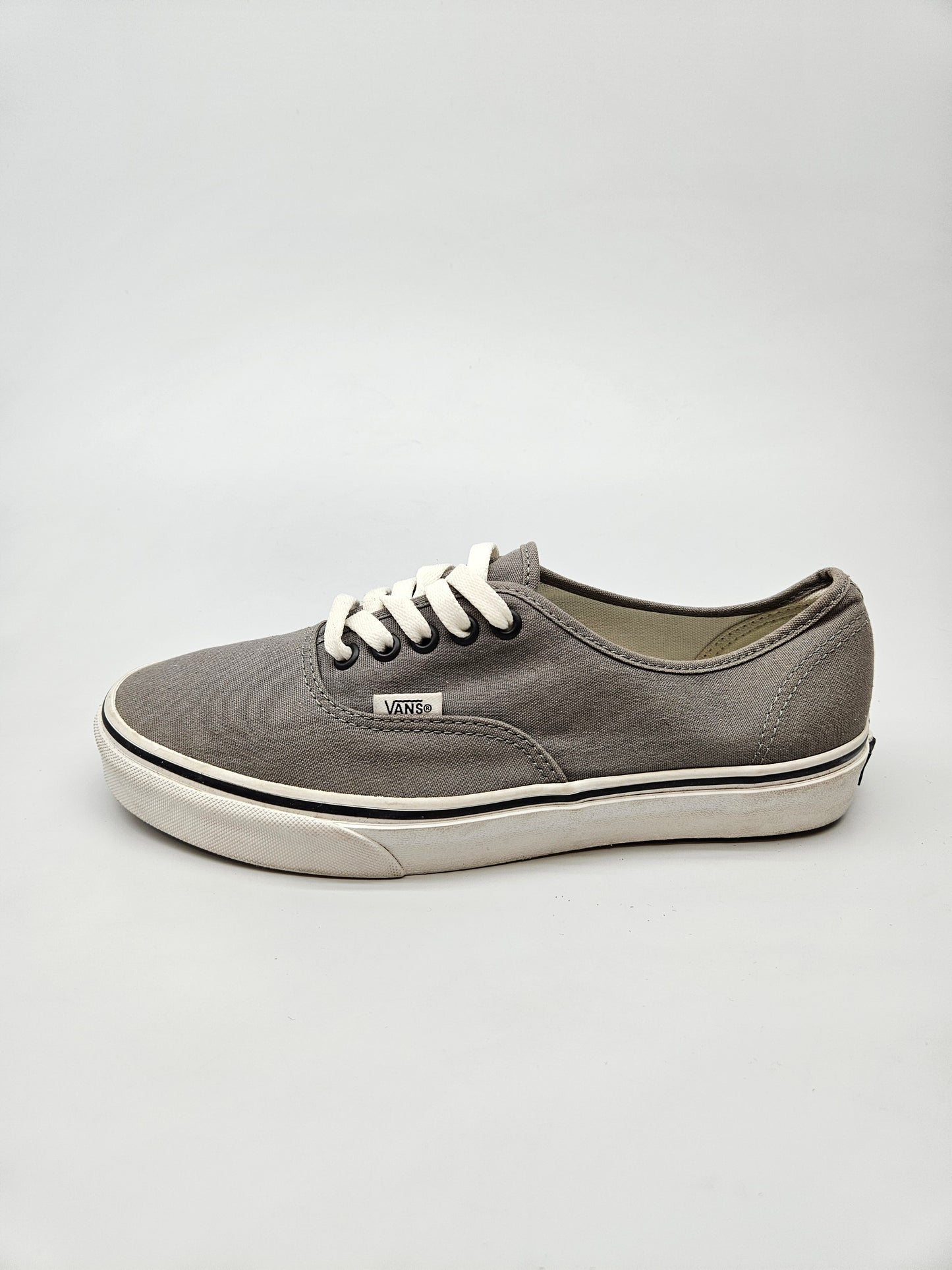 VANS NOVI ORIGINAL PATIKI BR 40.5