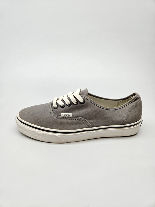 VANS NOVI ORIGINAL PATIKI BR 40.5