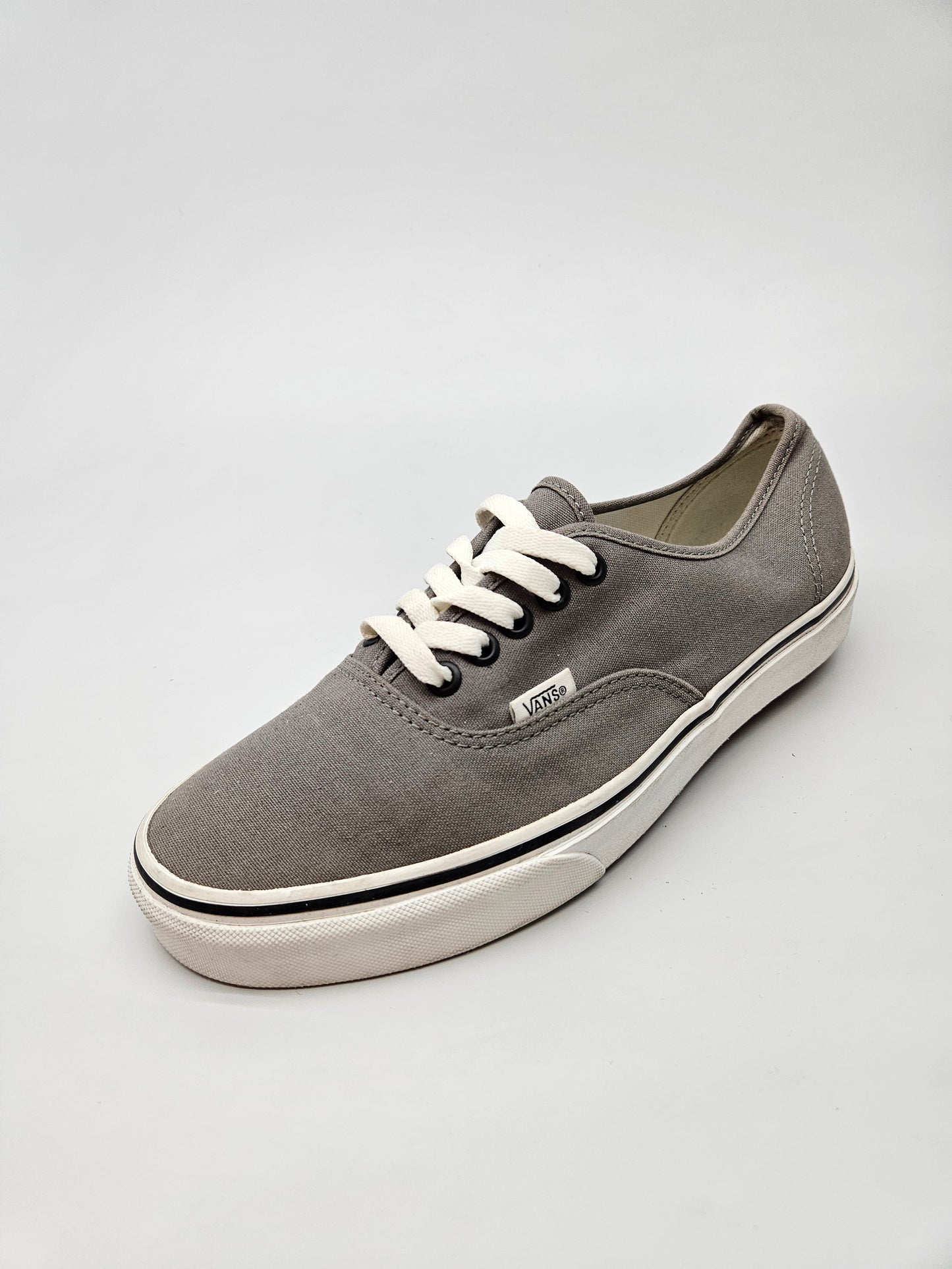 VANS NOVI ORIGINAL PATIKI BR 40.5