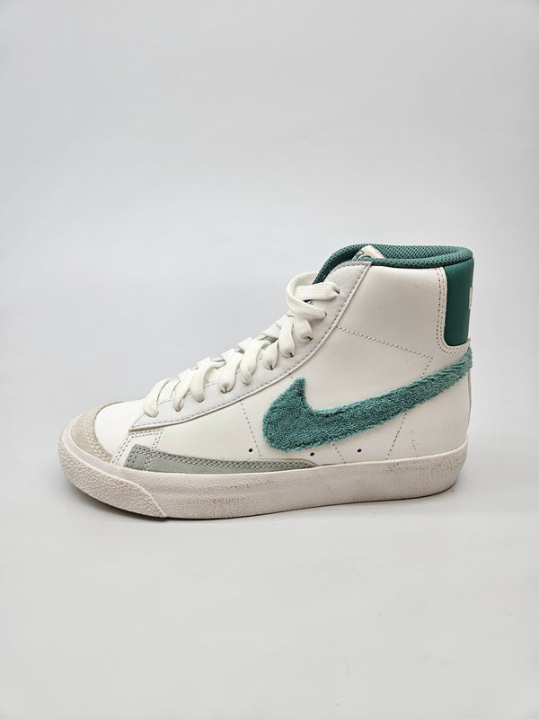 NIKE NOVI ORIGINAL PATIKI BR 35.5