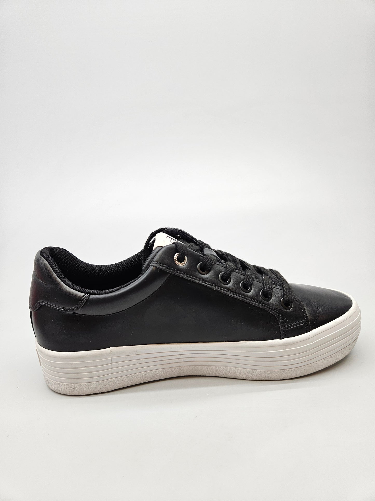 CALVIN KLEIN NOVI ORIGINAL PATIKI BR 40