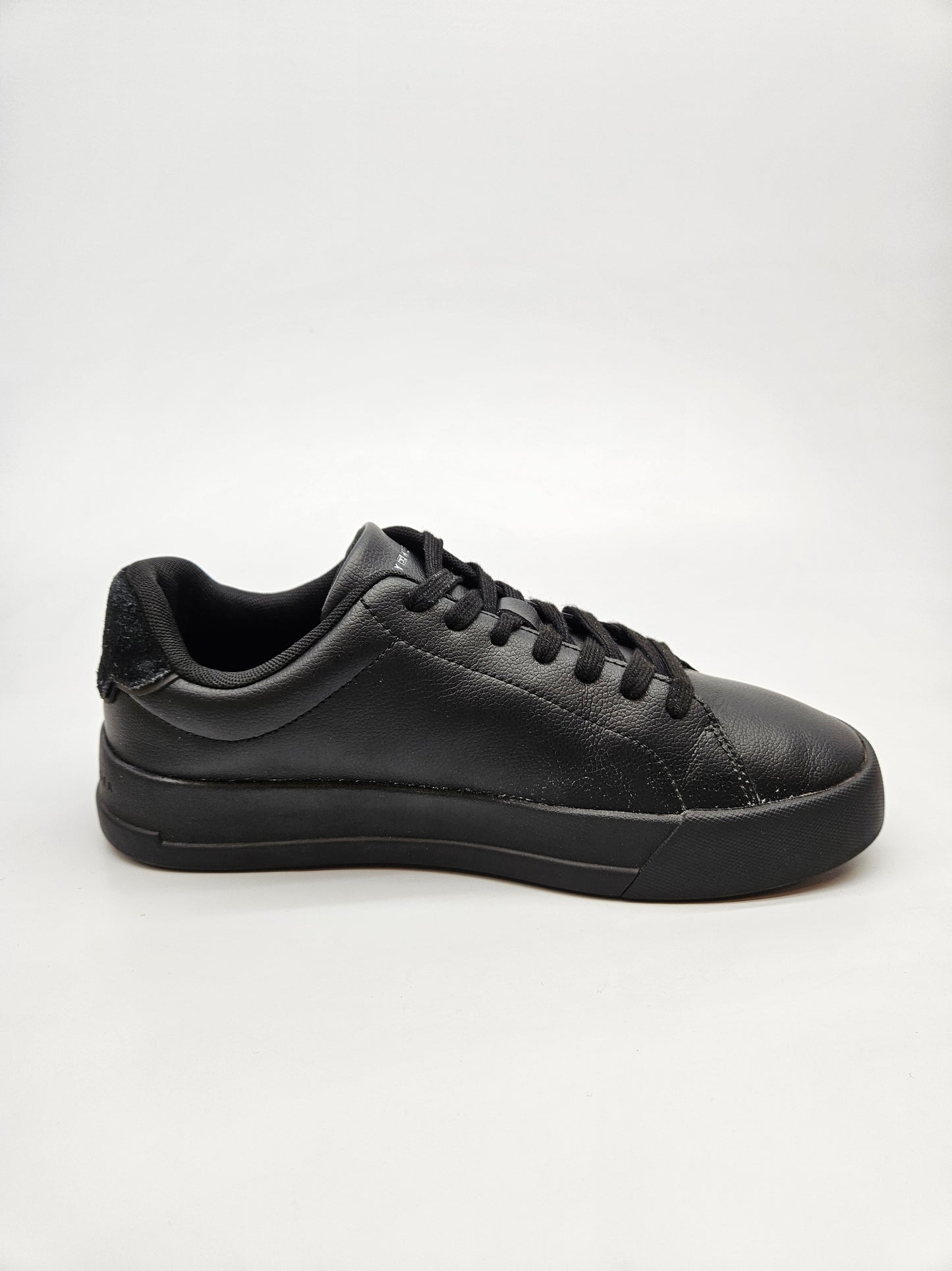 TOMMY HILFIGER ORIGINAL KOZNI PATIKI BR 41