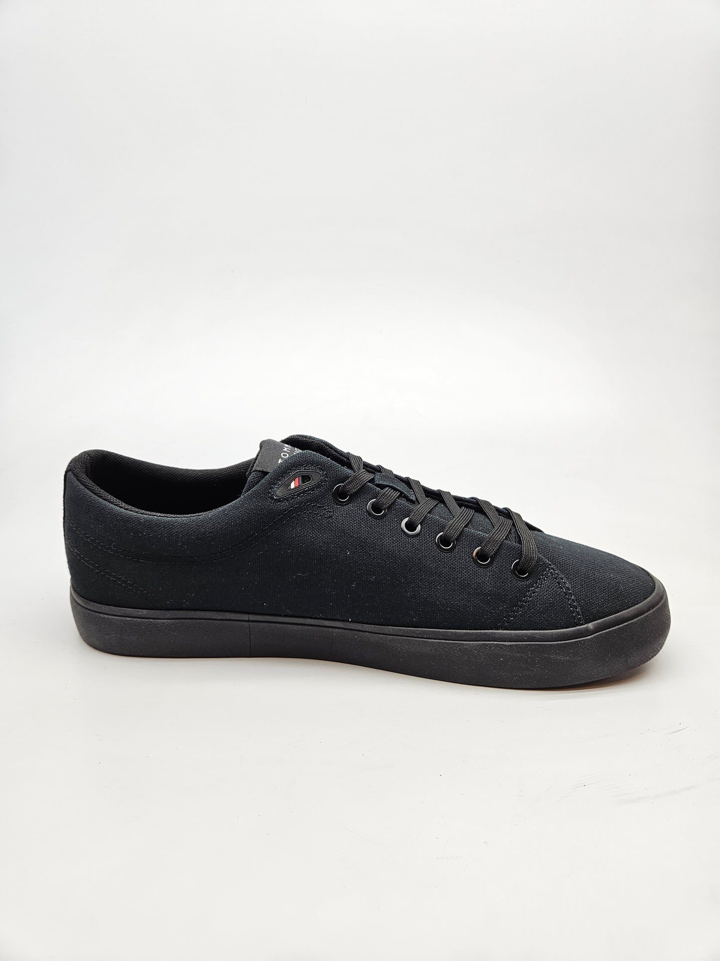 TOMMY HILFIGER NOVI ORIGINAL PATIKI BR 44