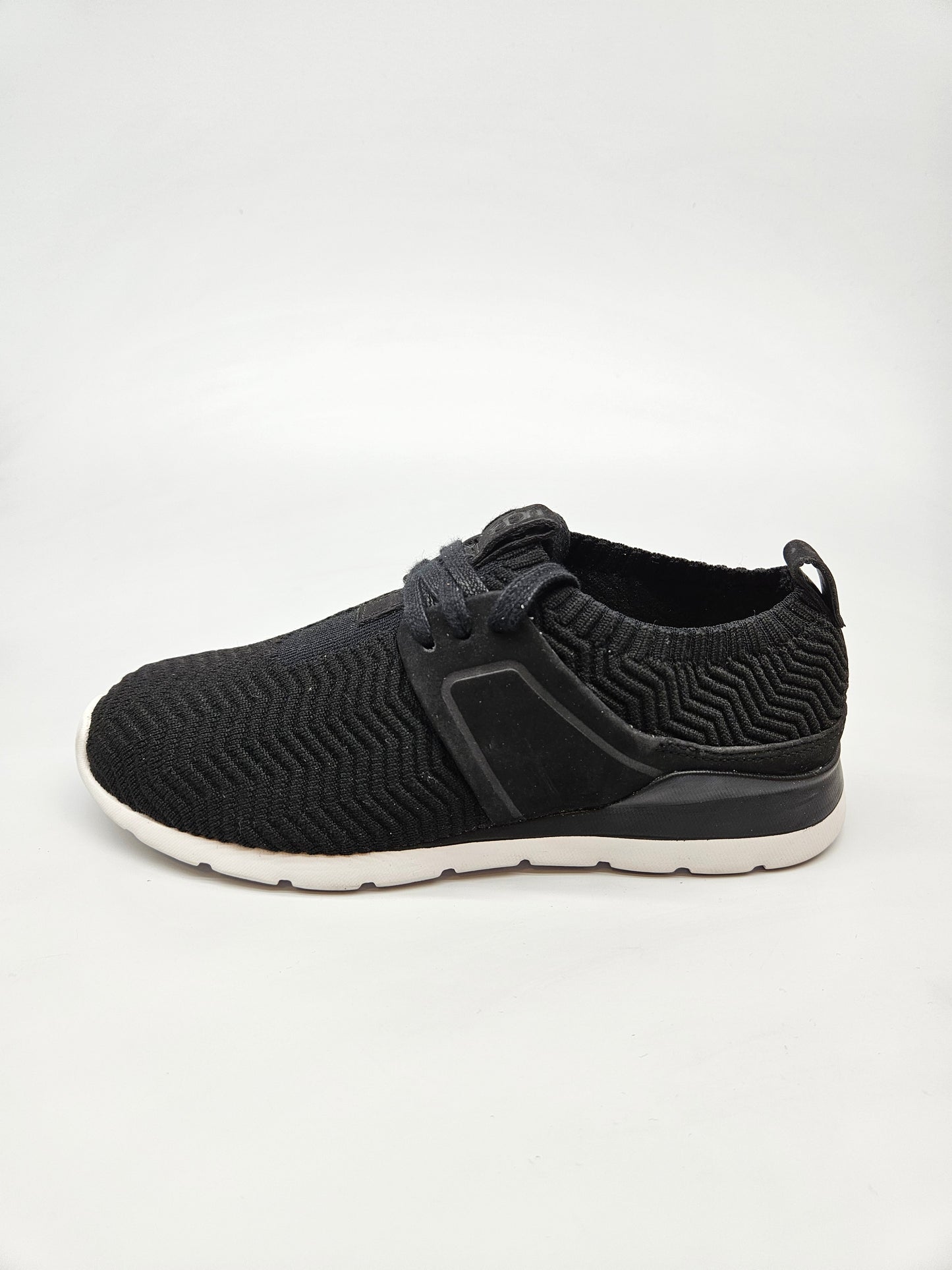 UGG AUSTRALIA NOVI ORIGINAL PATIKI BR 36