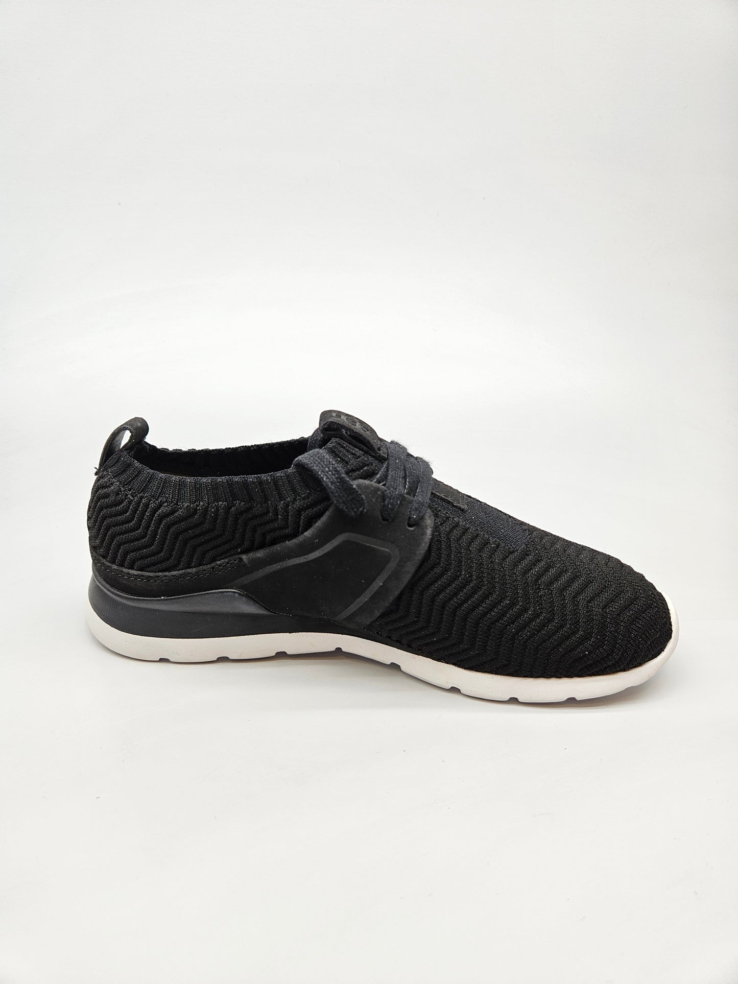UGG AUSTRALIA NOVI ORIGINAL PATIKI BR 36