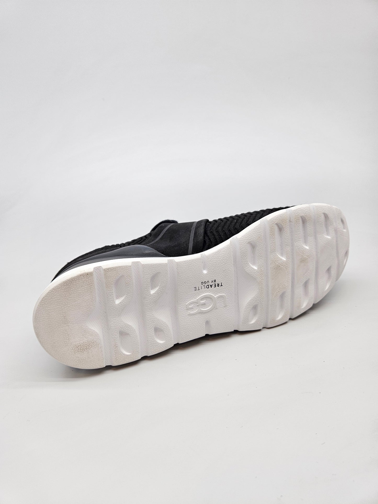 UGG AUSTRALIA NOVI ORIGINAL PATIKI BR 36