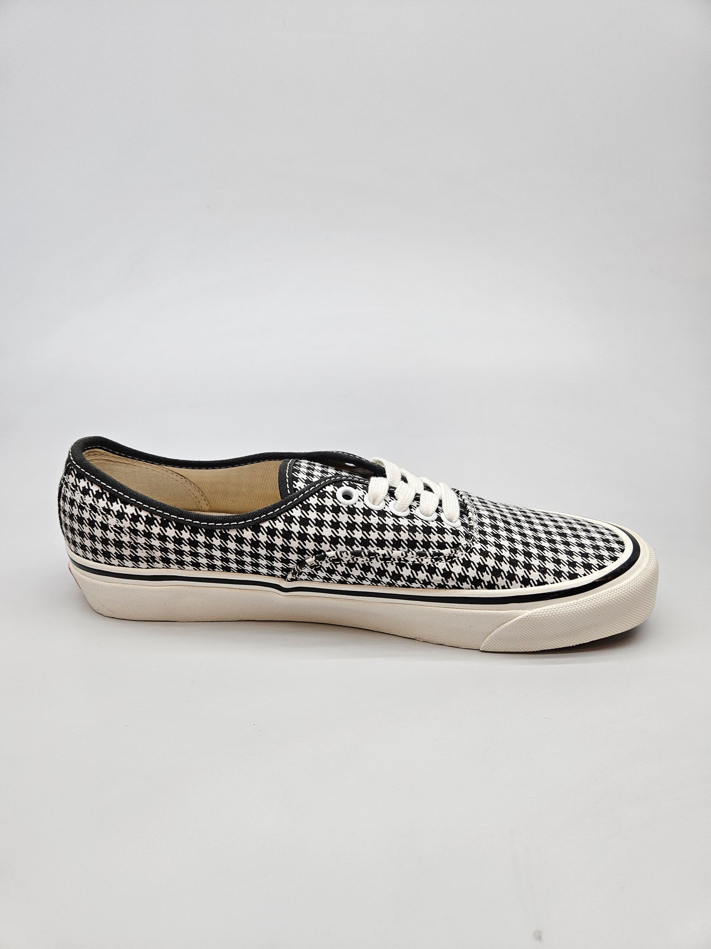 NIKE NOVI ORIGINAL PATIKI BR 42.5