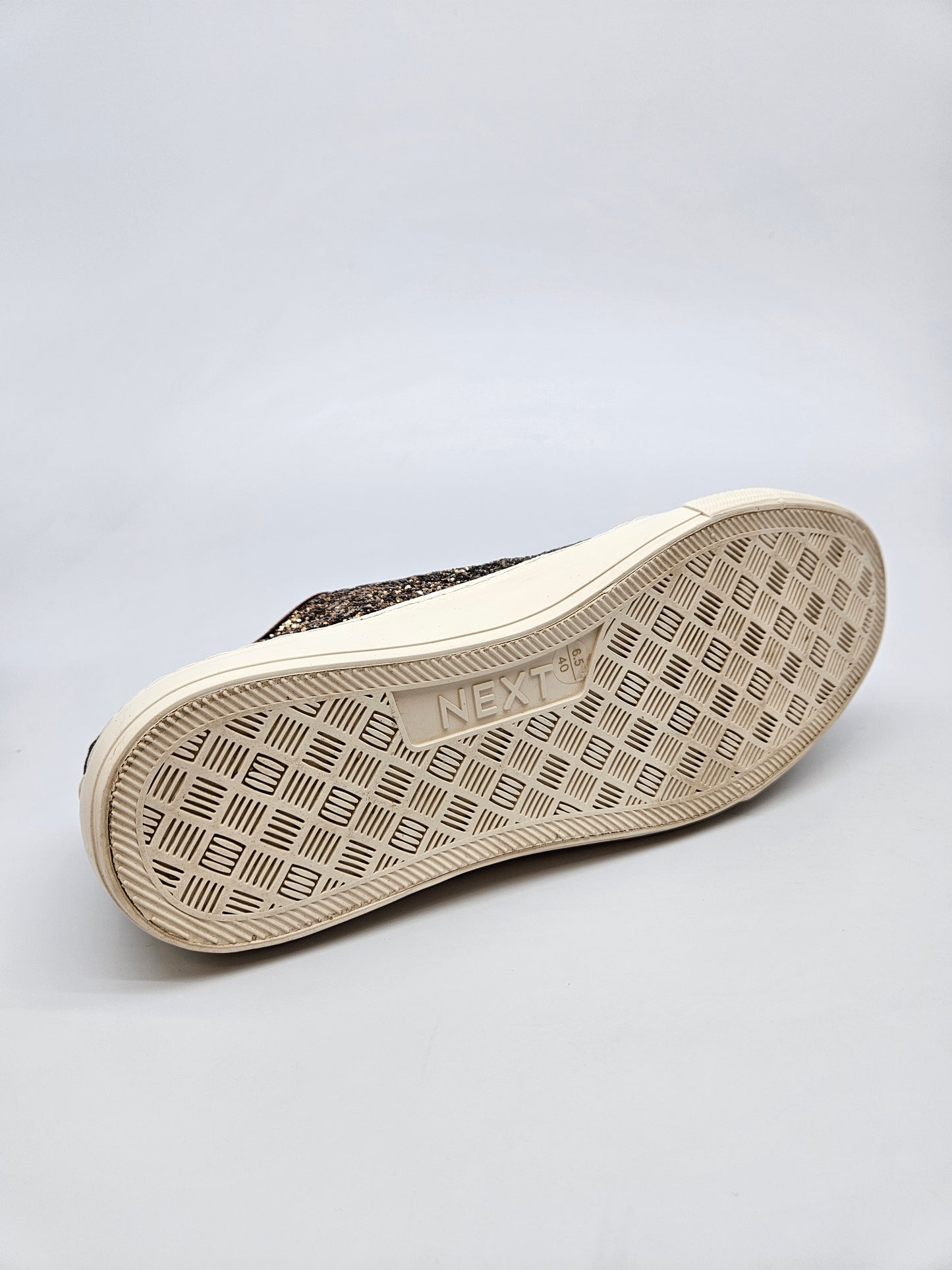NEXT NOVI ORIGINAL PATIKI BR 40