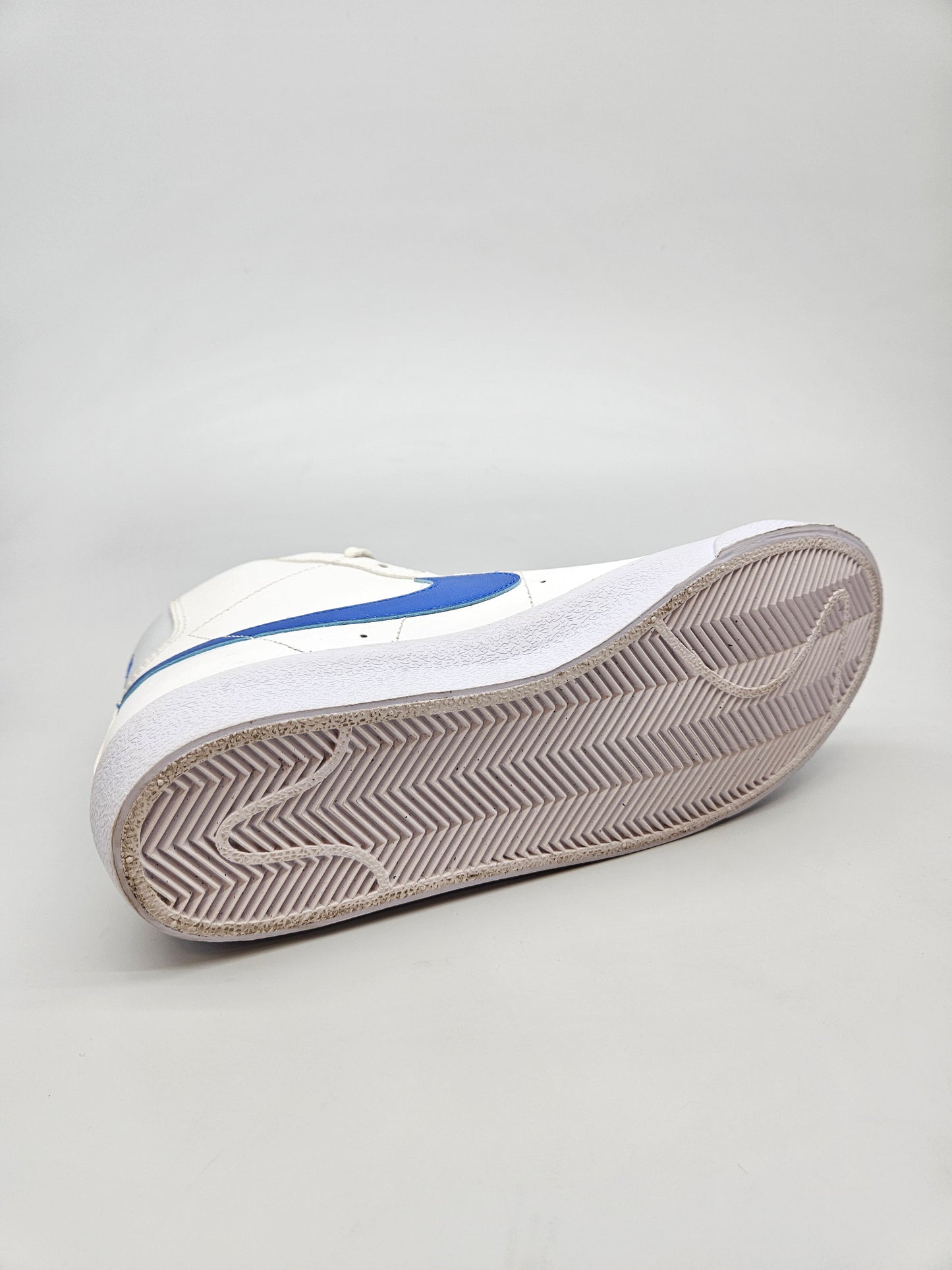 NIKE NOVI ORIGINAL PATIKI BR 38.5