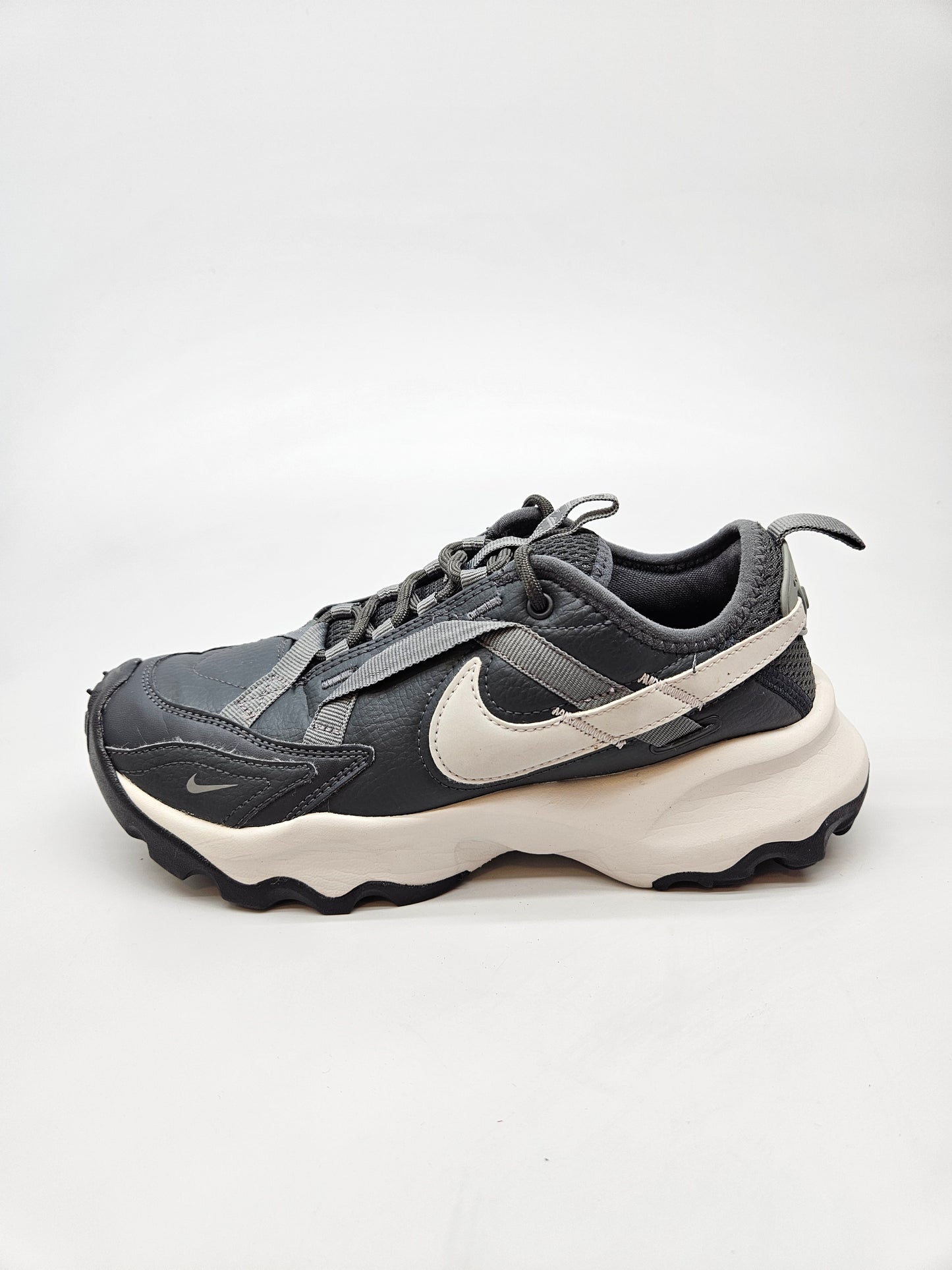 NIKE NOVI ORIGINAL PATIKI BR 37.5