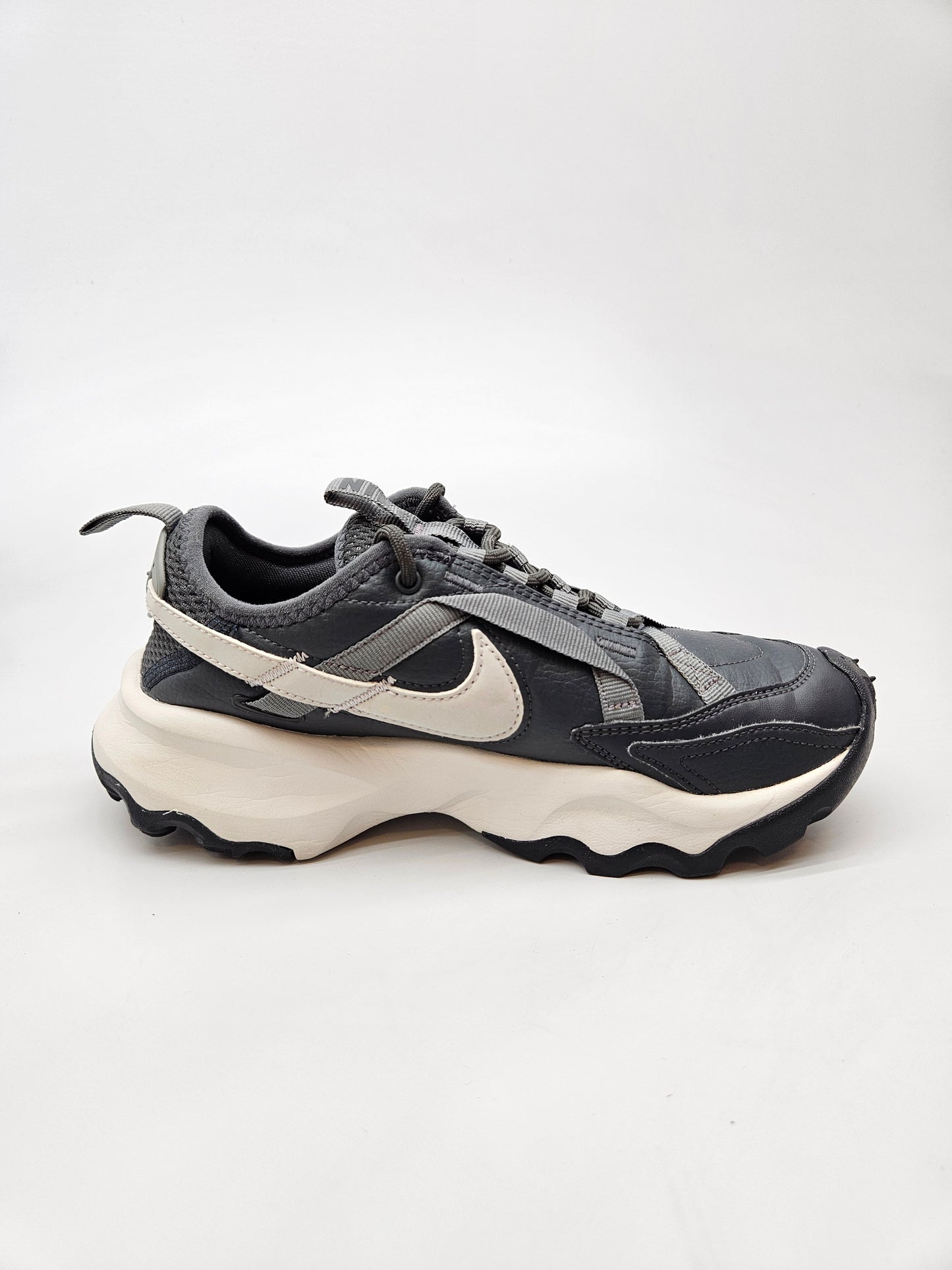 NIKE NOVI ORIGINAL PATIKI BR 37.5