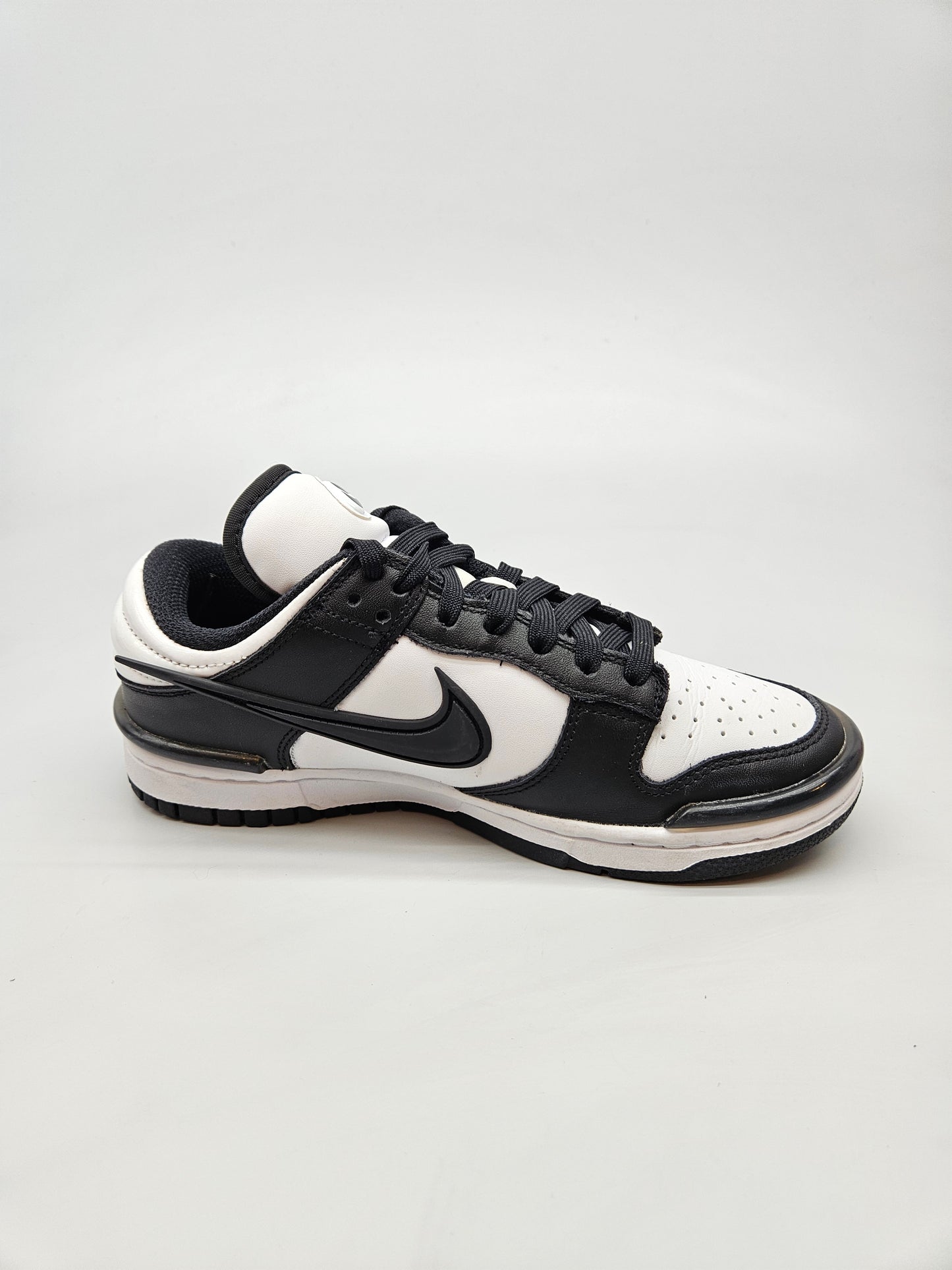 NIKE NOVI ORIGINAL PATIKI BR 37.5