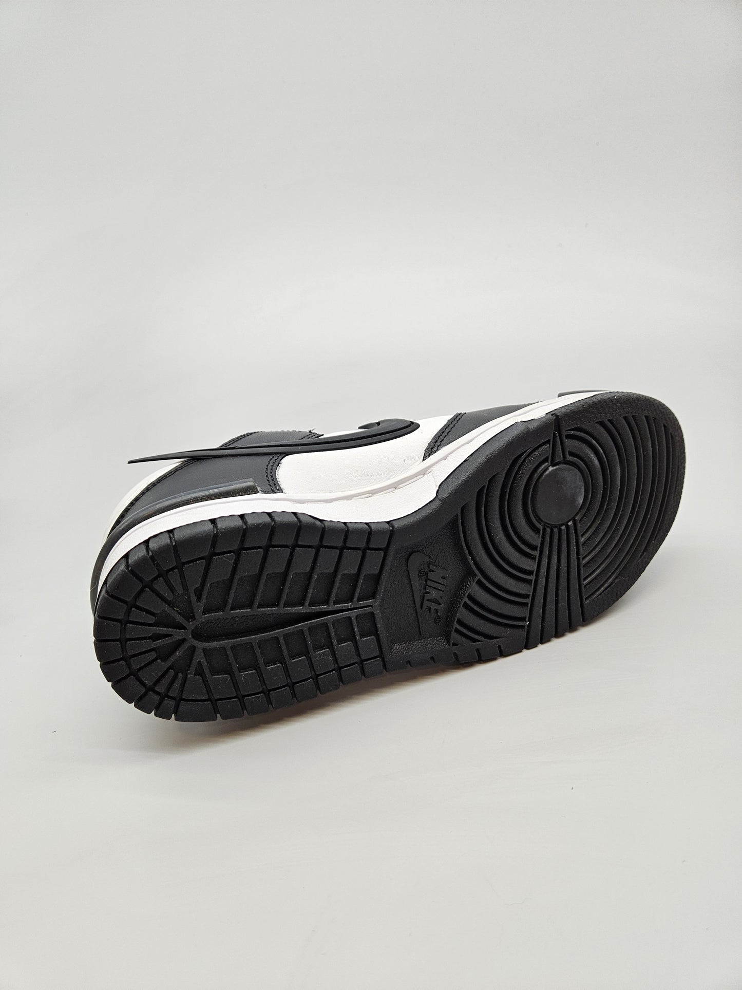 NIKE NOVI ORIGINAL PATIKI BR 37.5