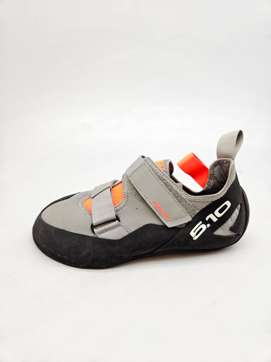 ADIDAS NOVI ORIGINAL PATIKI BR 43