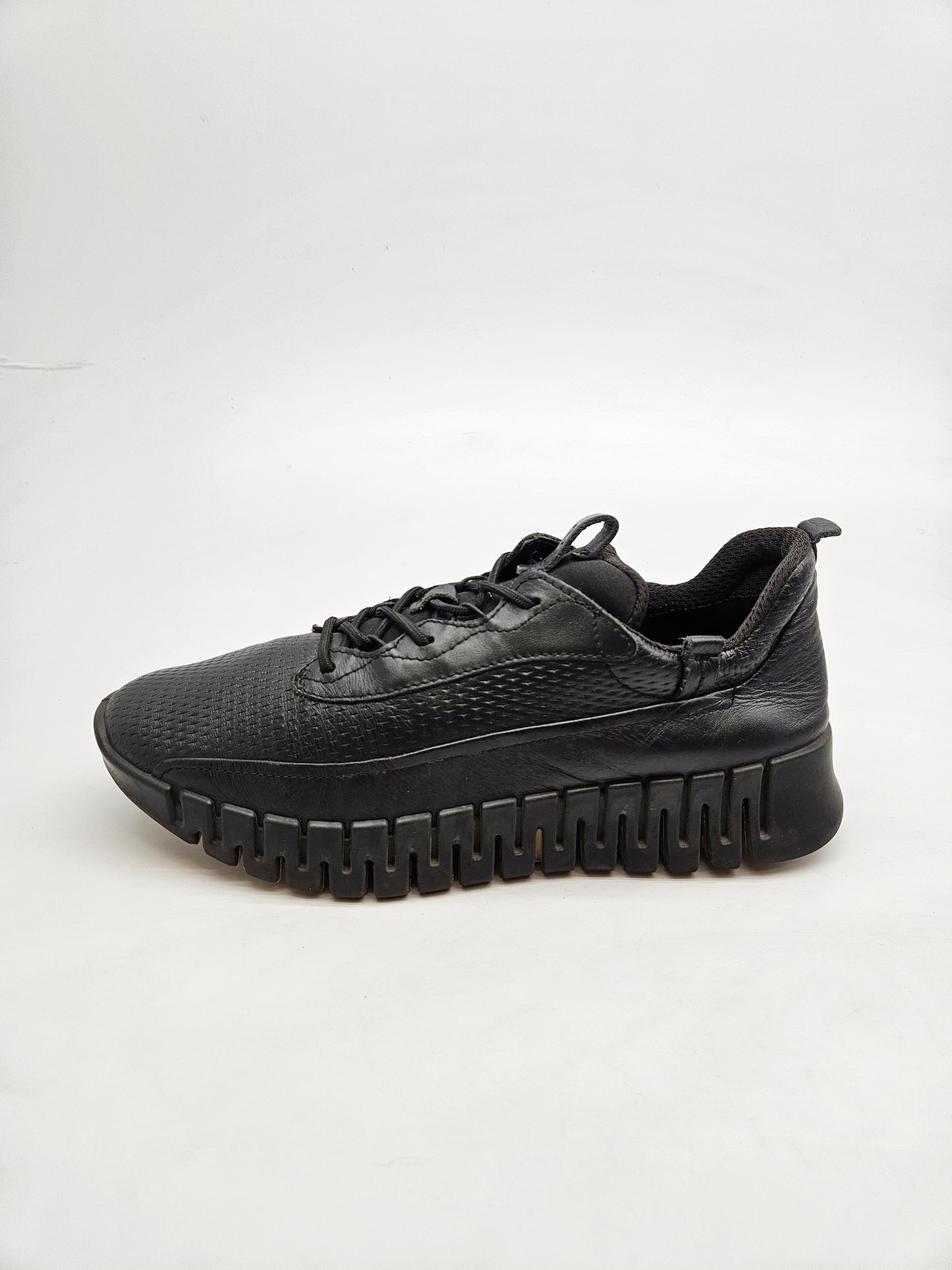 ECCO ORIGINAL KOZNI PATIKI BR 39