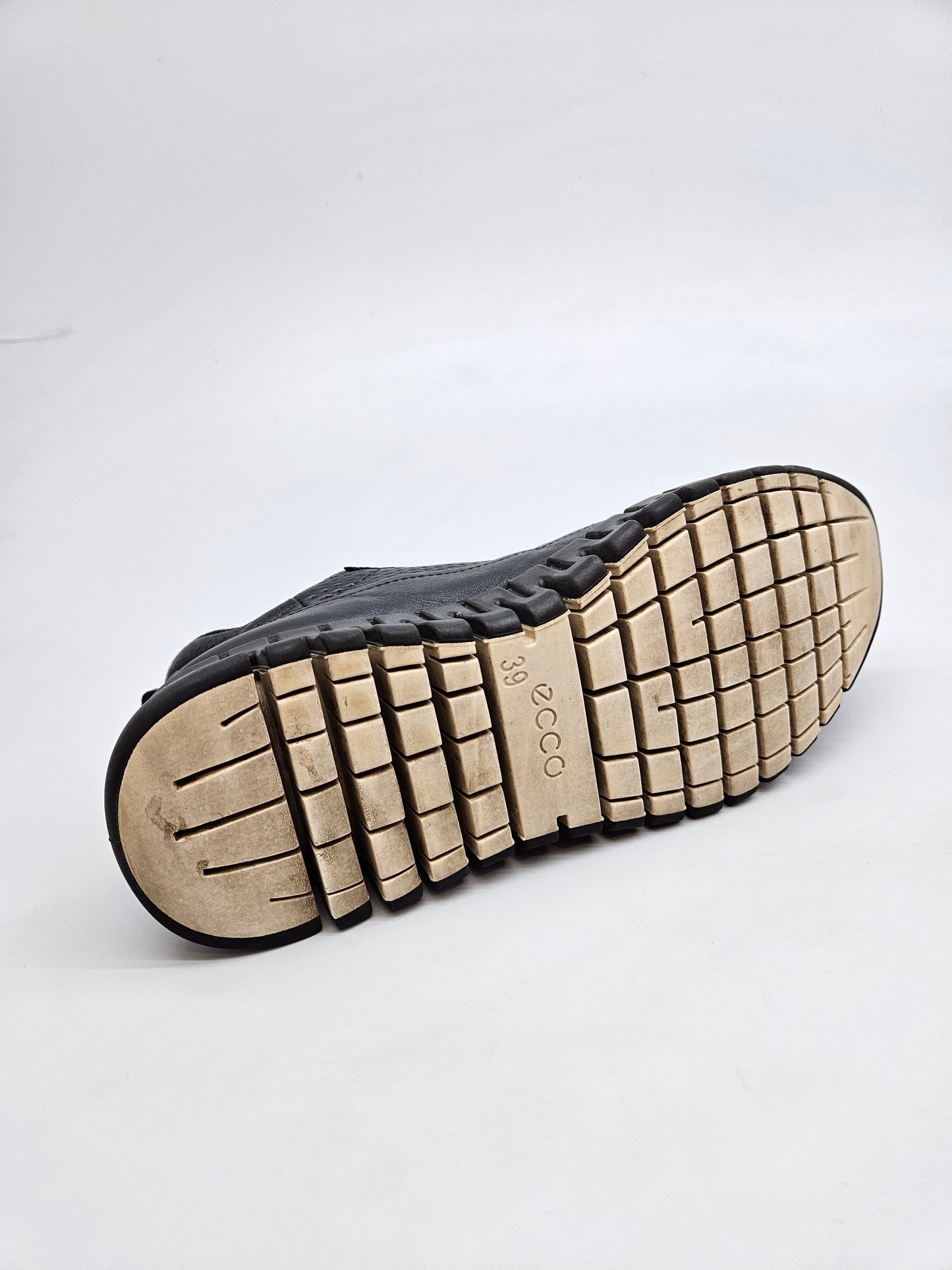 ECCO ORIGINAL KOZNI PATIKI BR 39