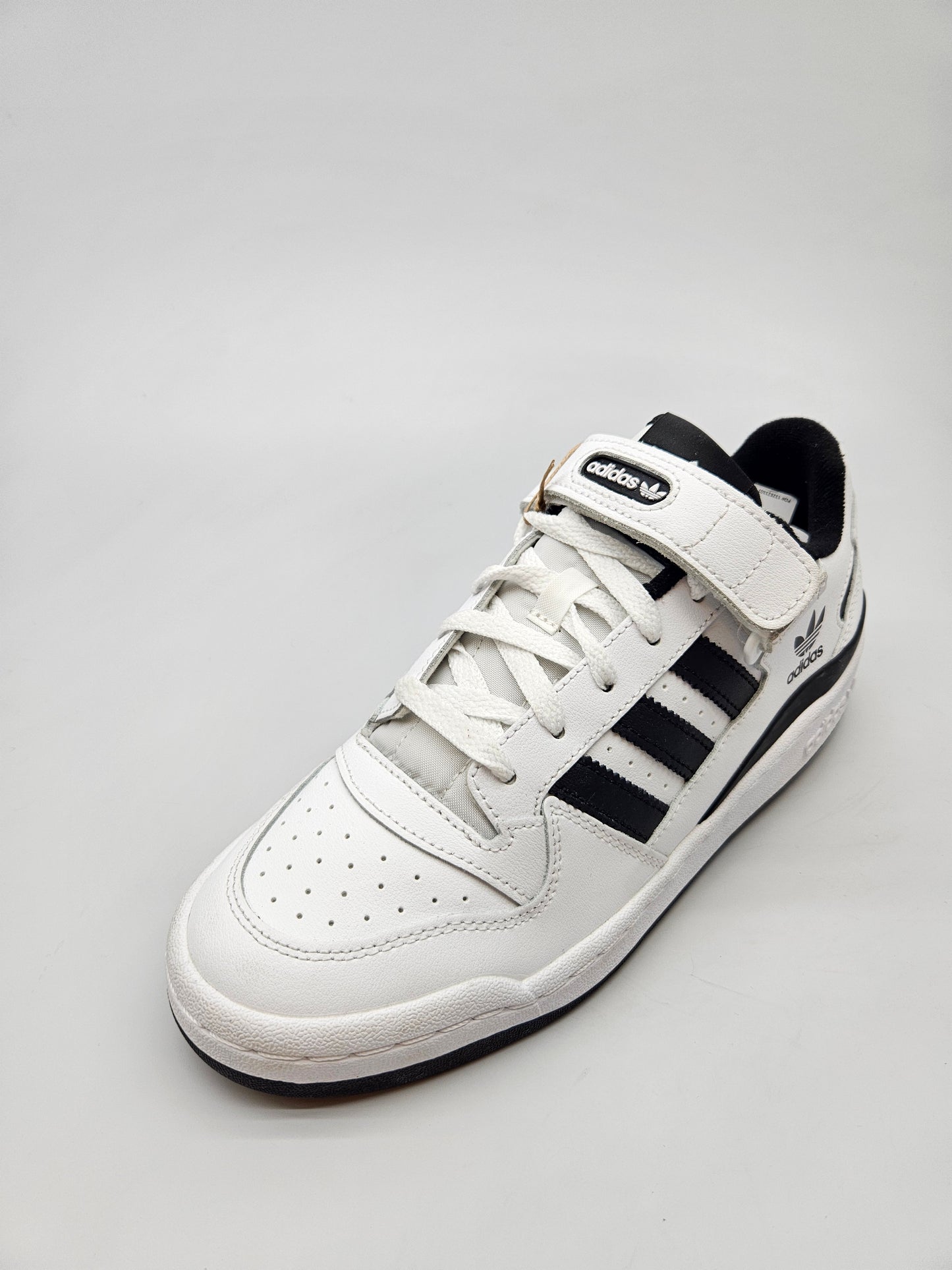 ADIDAS NOVI ORIGINAL PATIKI BR 41