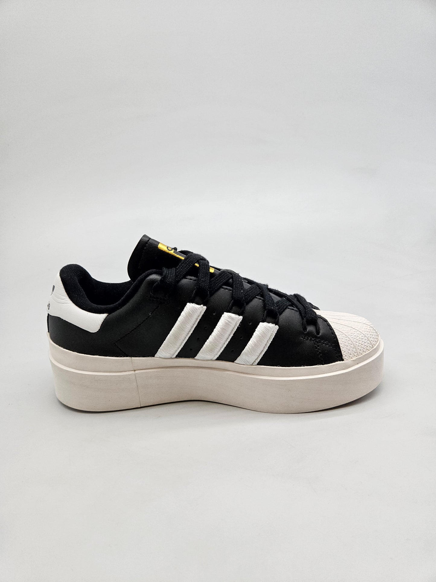 ADIDAS NOVI ORIGINAL PATIKI BR 38.5