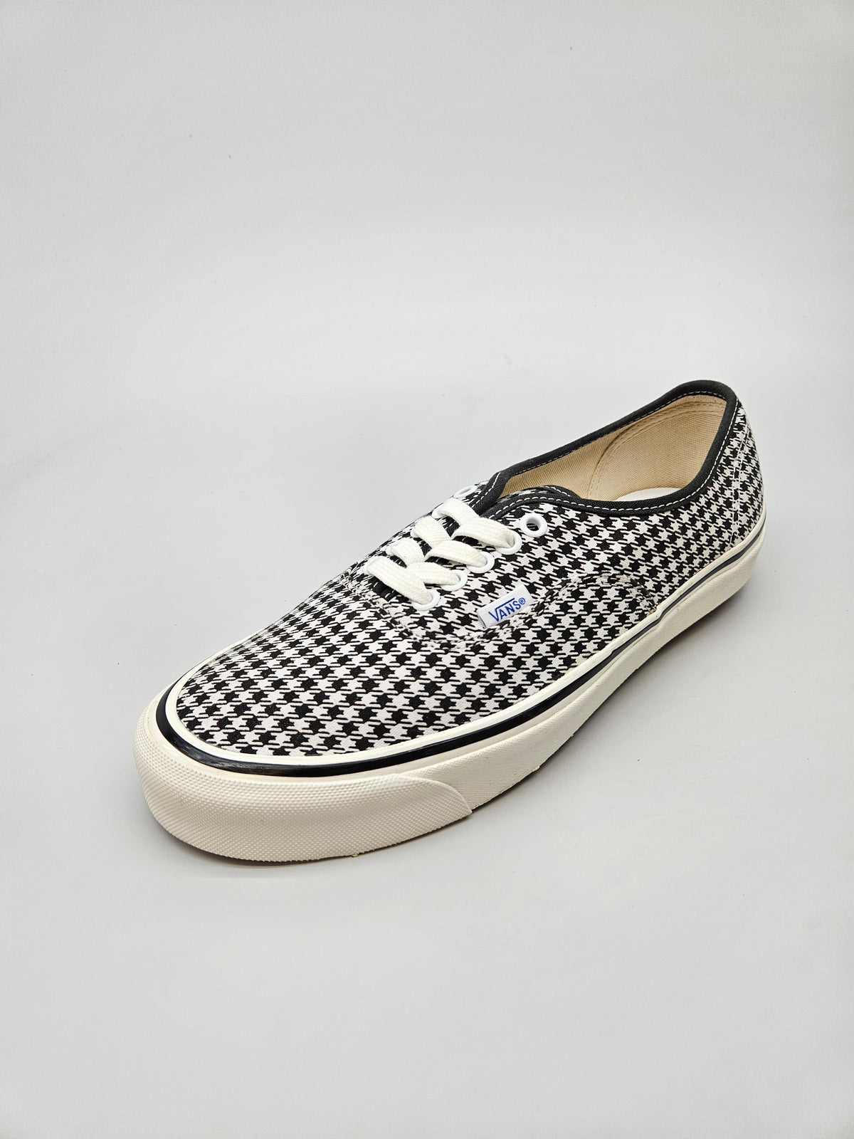 VANS NOVI ORIGINAL PATIKI BR 42.5