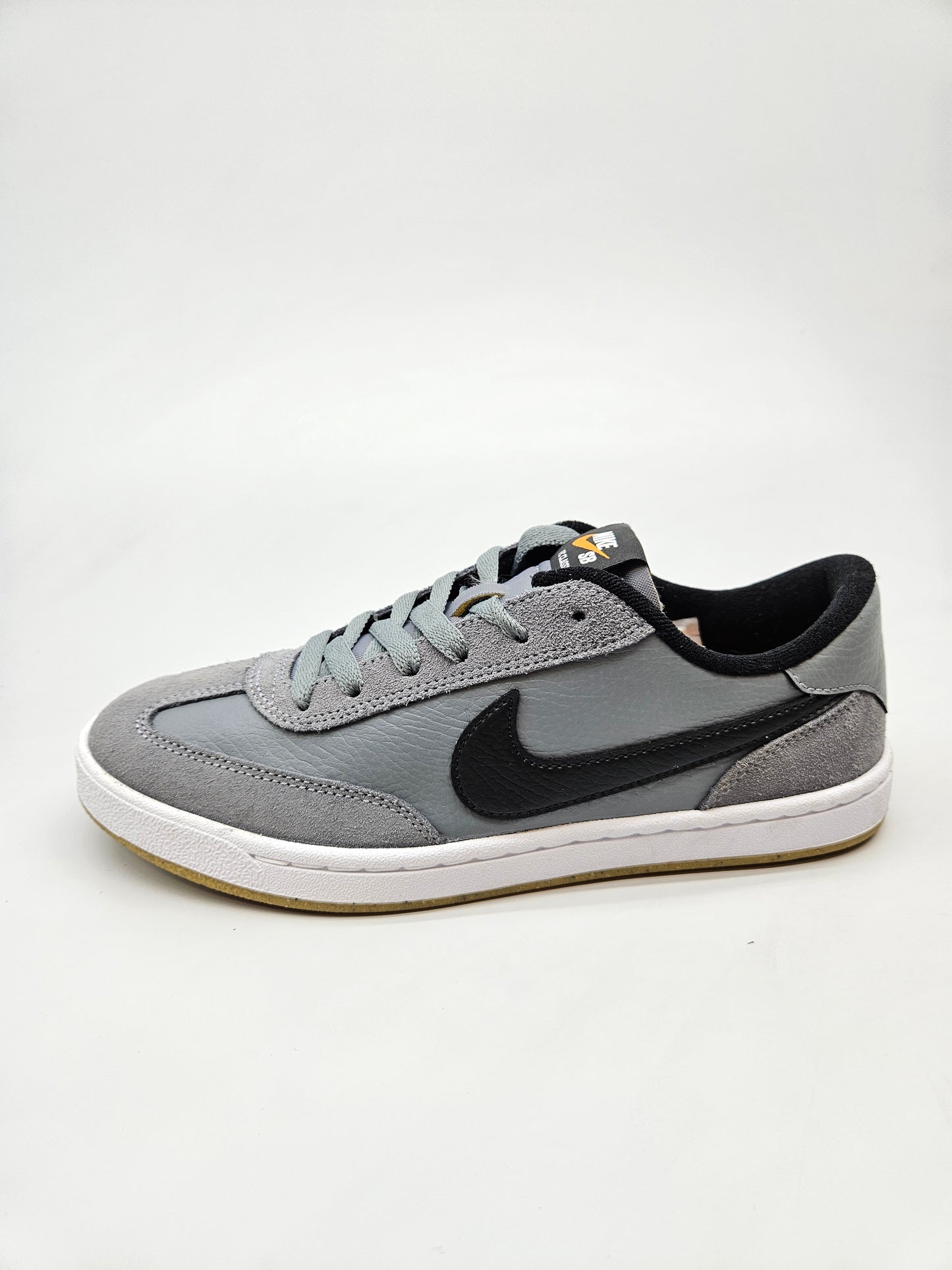 NIKE NOVI ORIGINAL PATIKI BR 40.5