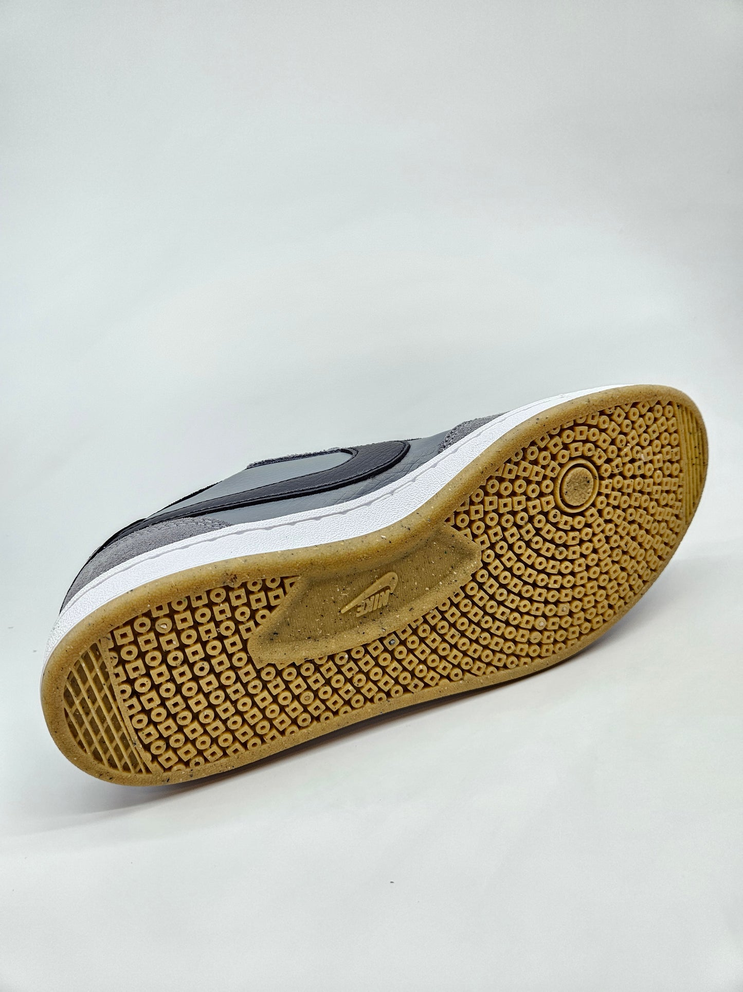 NIKE NOVI ORIGINAL PATIKI BR 40.5