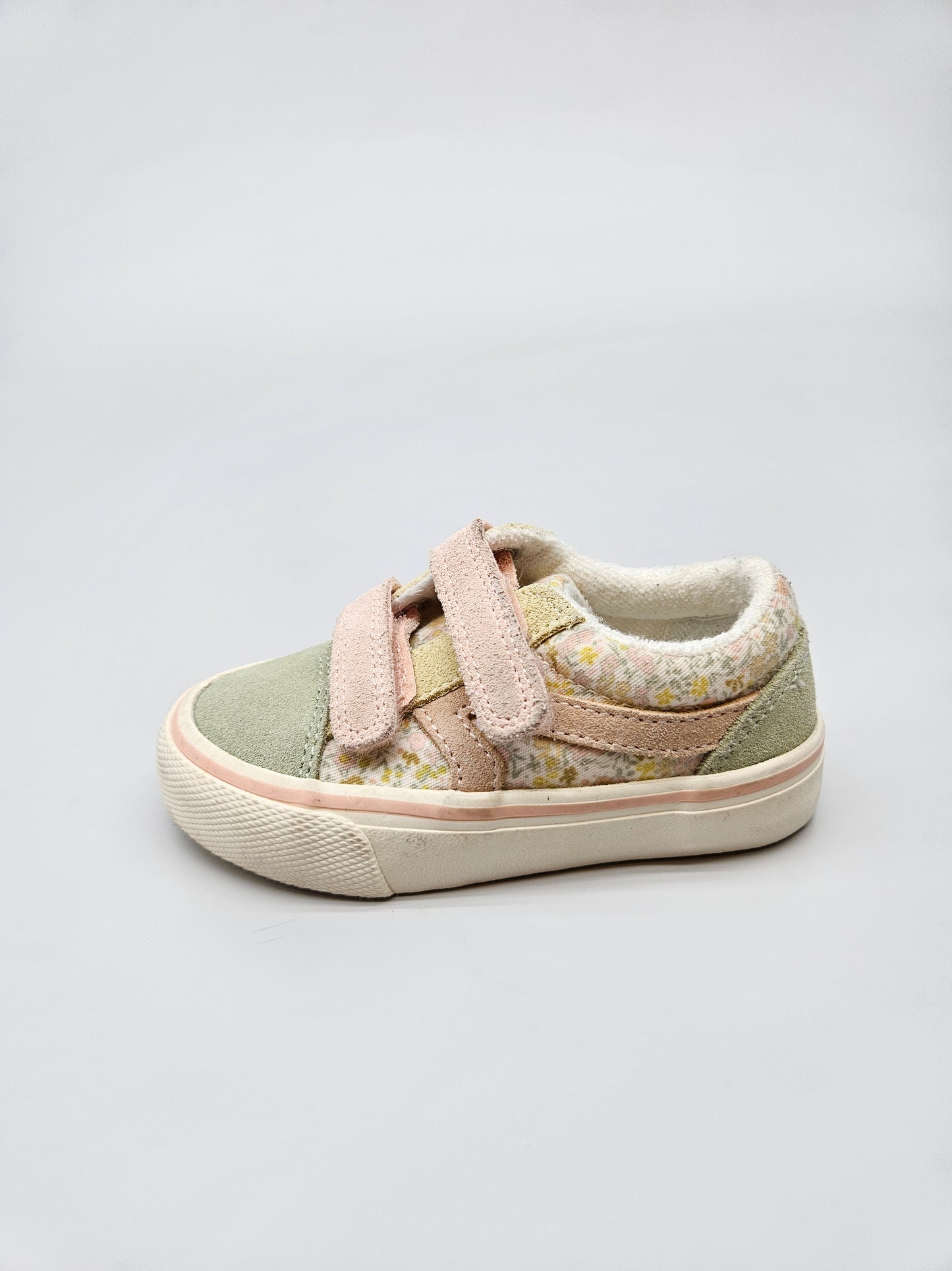 NEXT NOVI ORIGINAL PATIKI BR 21.5