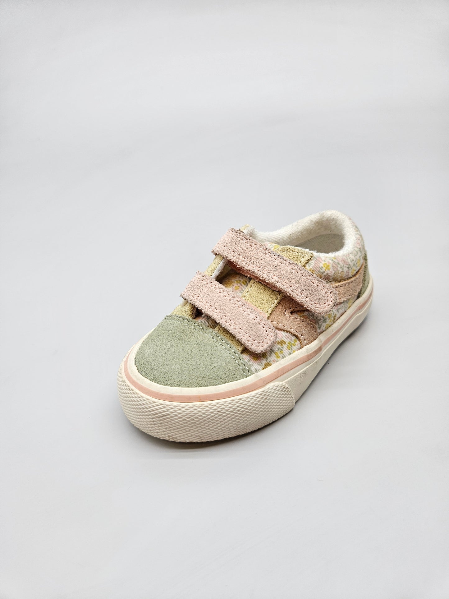 NEXT NOVI ORIGINAL PATIKI BR 21.5