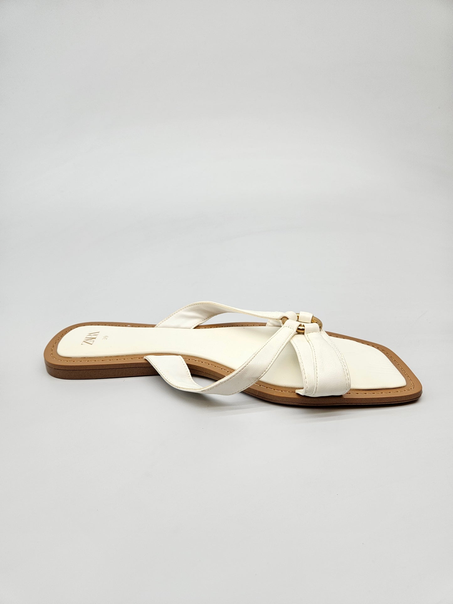ZARA NOVI ORIGINAL VLECKI BR 39