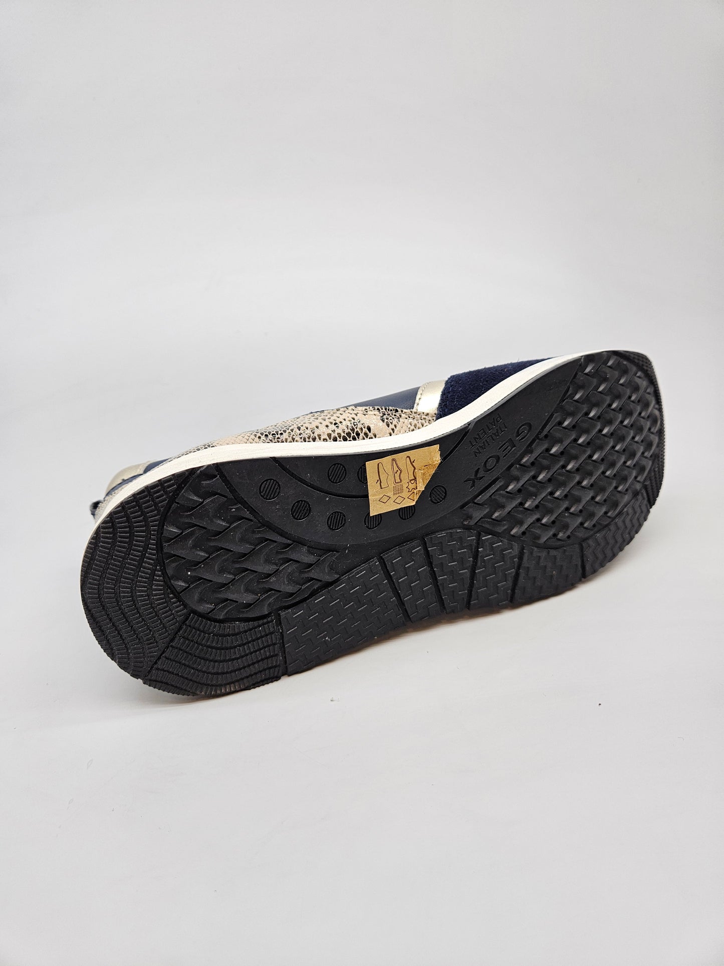 GEOX NOVI ORIGINAL PATIKI BR 38