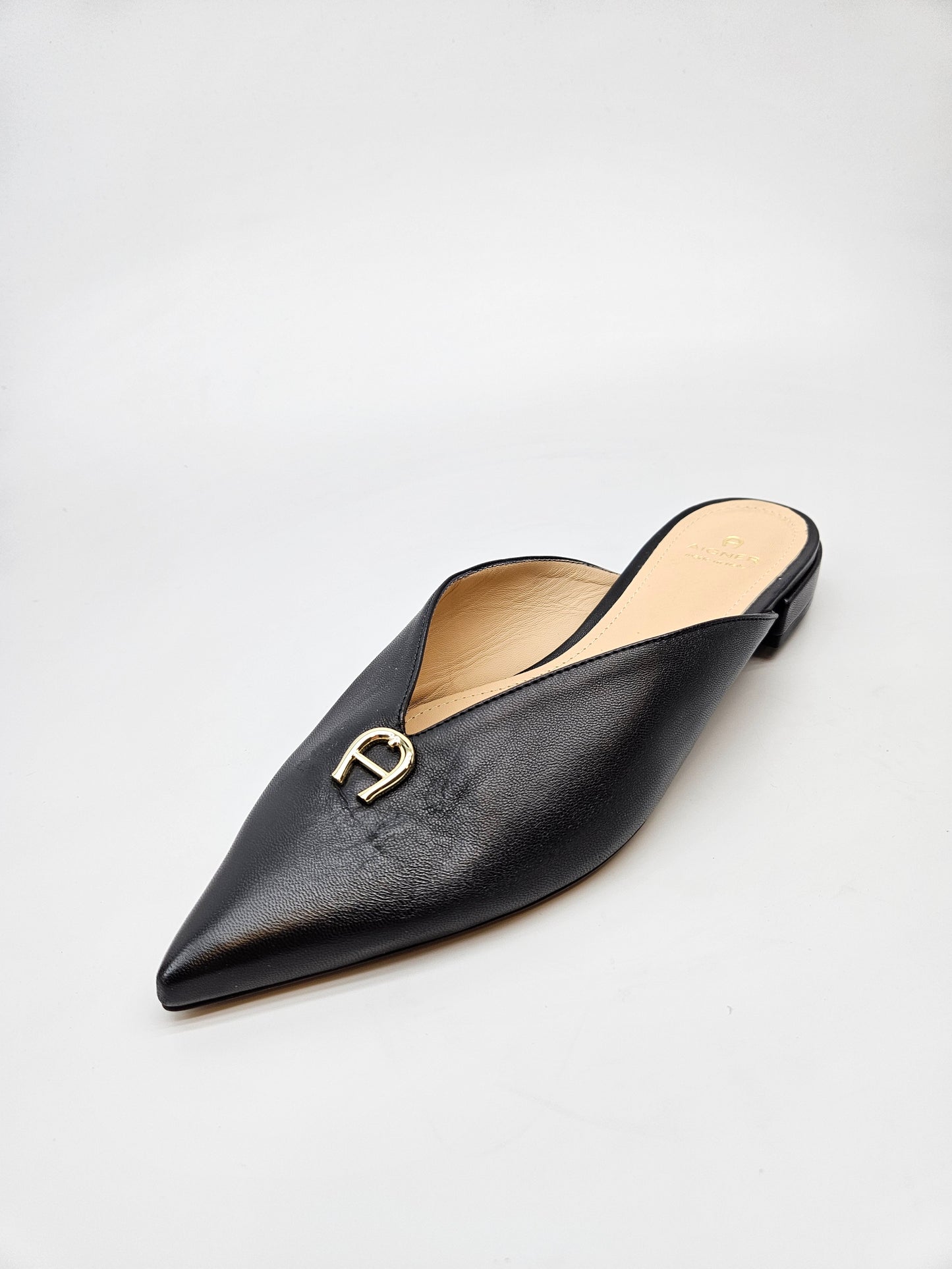 AIGNER ORIGINAL KOZNI SANDALI BR 38