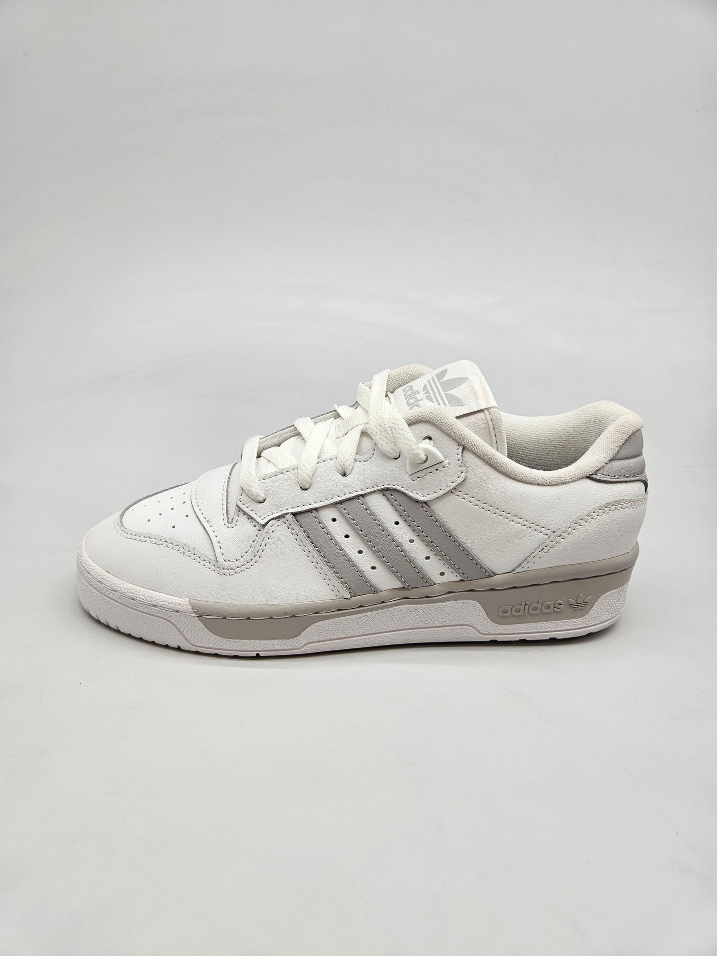 ADIDAS NOVI ORIGINAL PATIKI BR 38.5