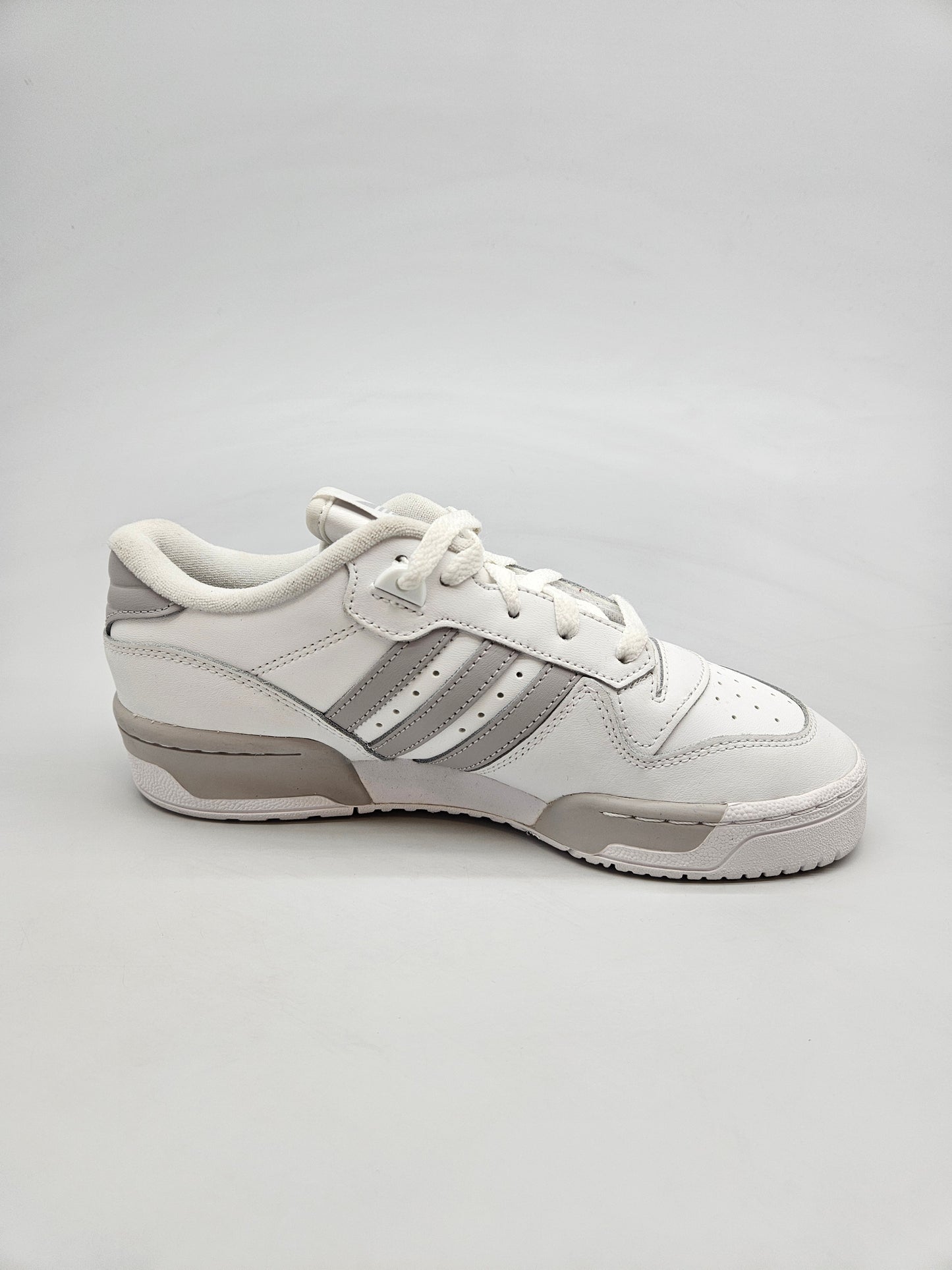 ADIDAS NOVI ORIGINAL PATIKI BR 38.5